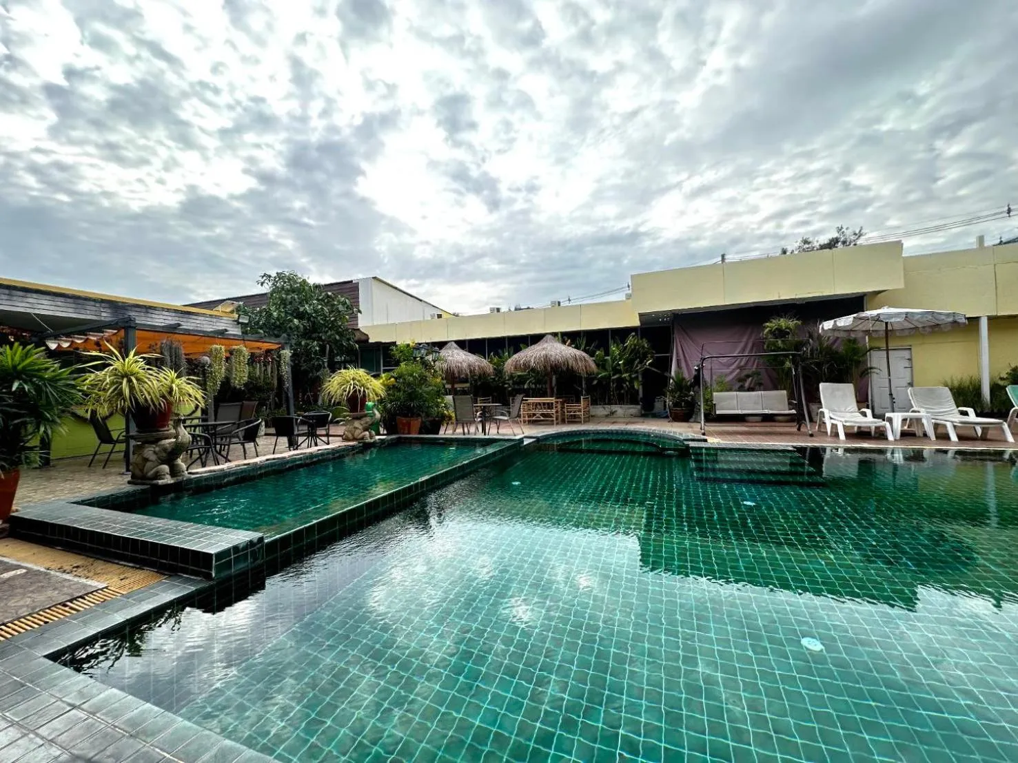 Pool view in Anantra Pattaya Resort