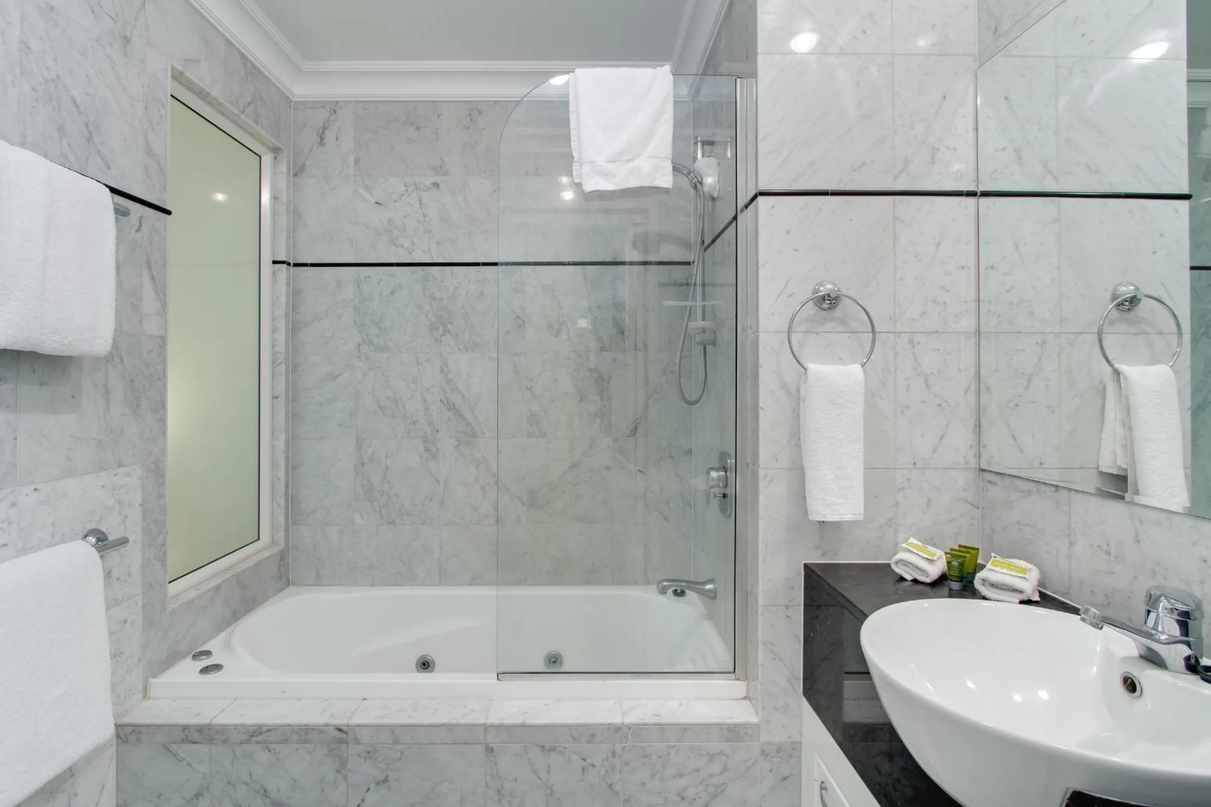 Bathroom in MacArthur Chambers