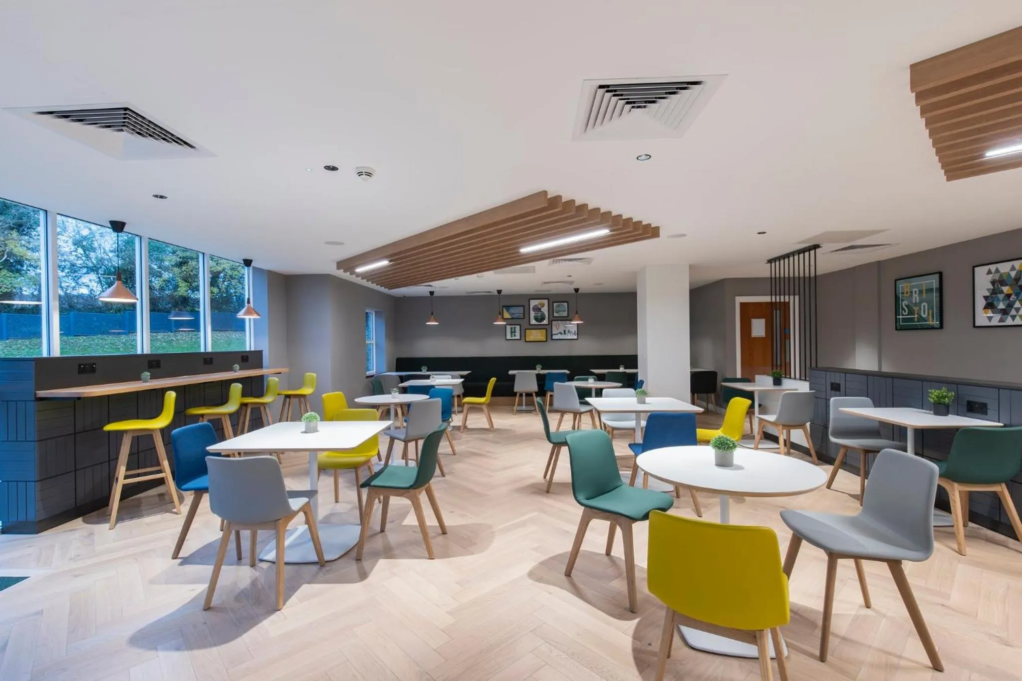 Restaurant/places to eat in Holiday Inn Bristol Airport by IHG