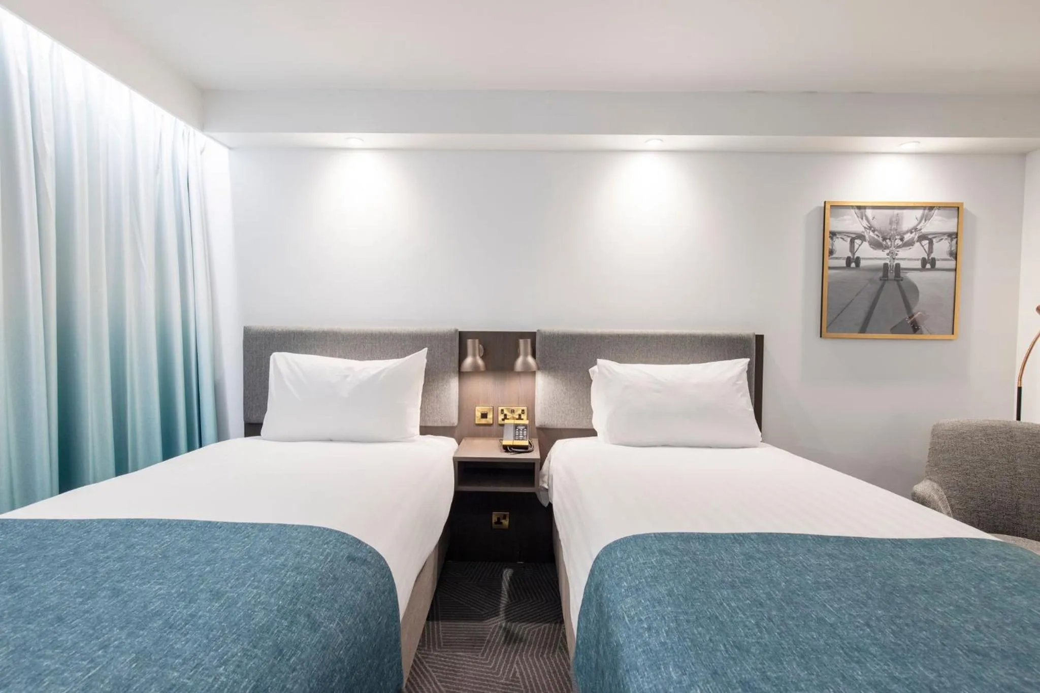 Photo of the whole room, Bed in Holiday Inn Bristol Airport by IHG