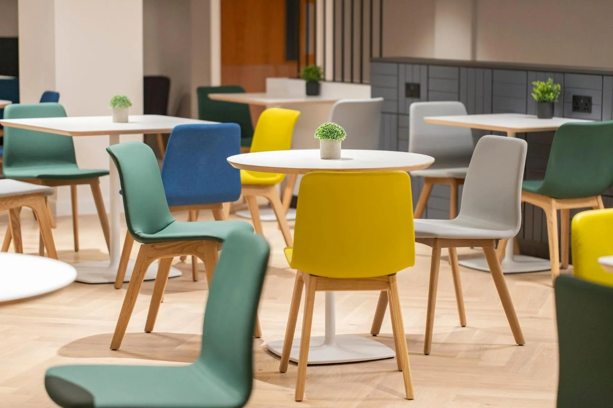 Restaurant/places to eat in Holiday Inn Bristol Airport by IHG