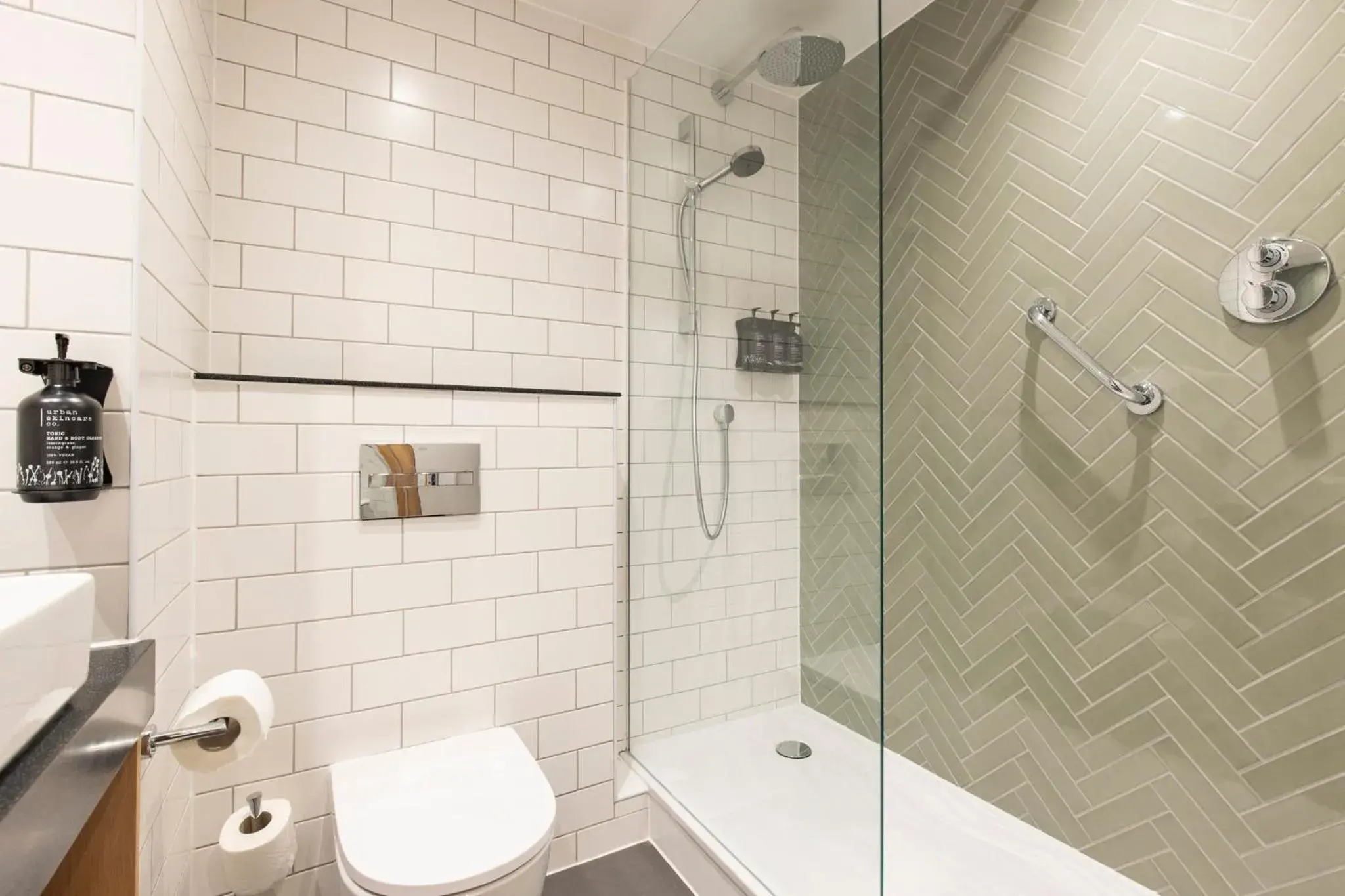 Standard Room with Two Single Beds in Holiday Inn Bristol Airport by IHG Standard Room with Two Single Beds in Holiday Inn Bristol Airport by IHG