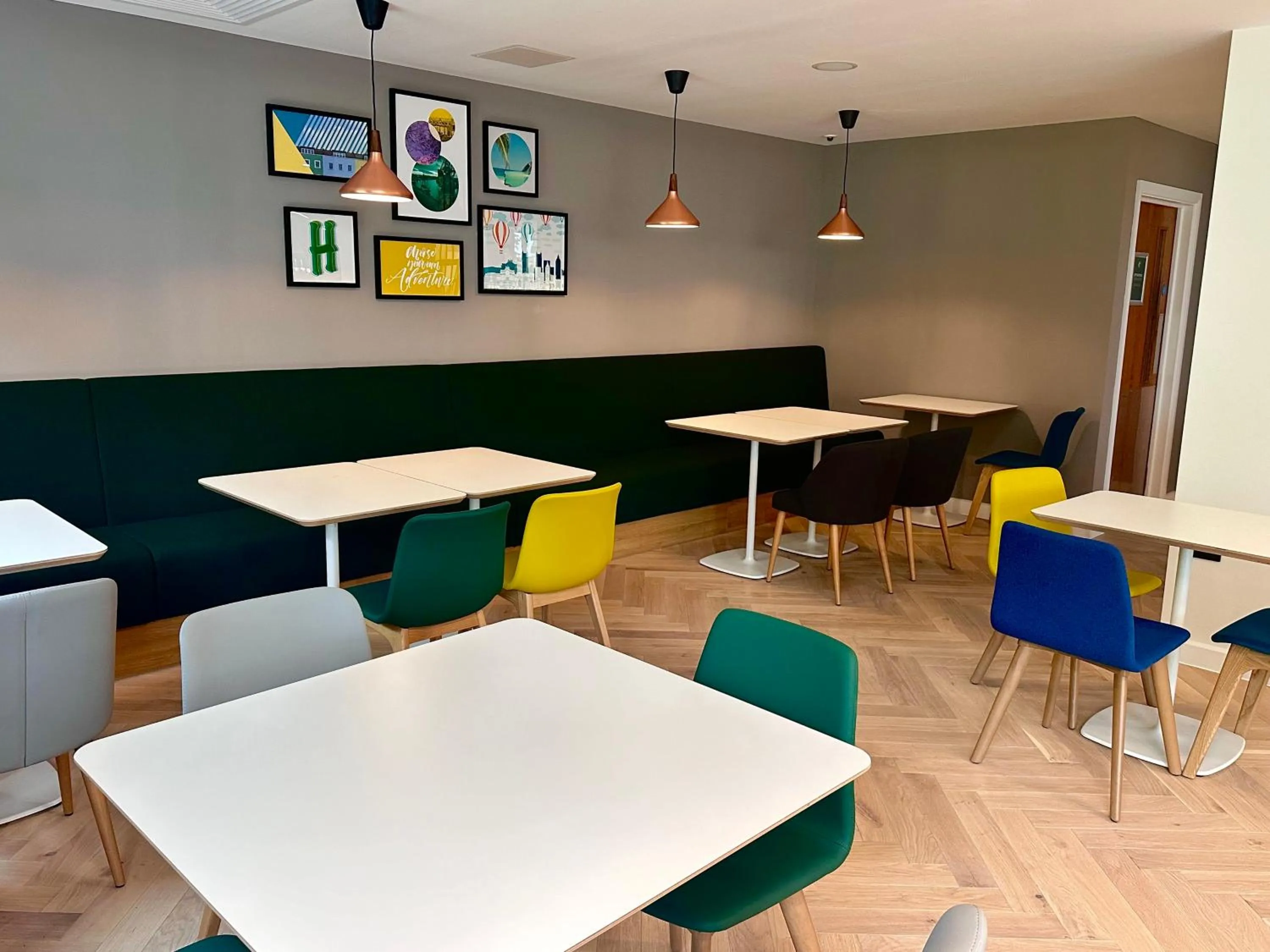 Restaurant/places to eat in Holiday Inn Bristol Airport by IHG