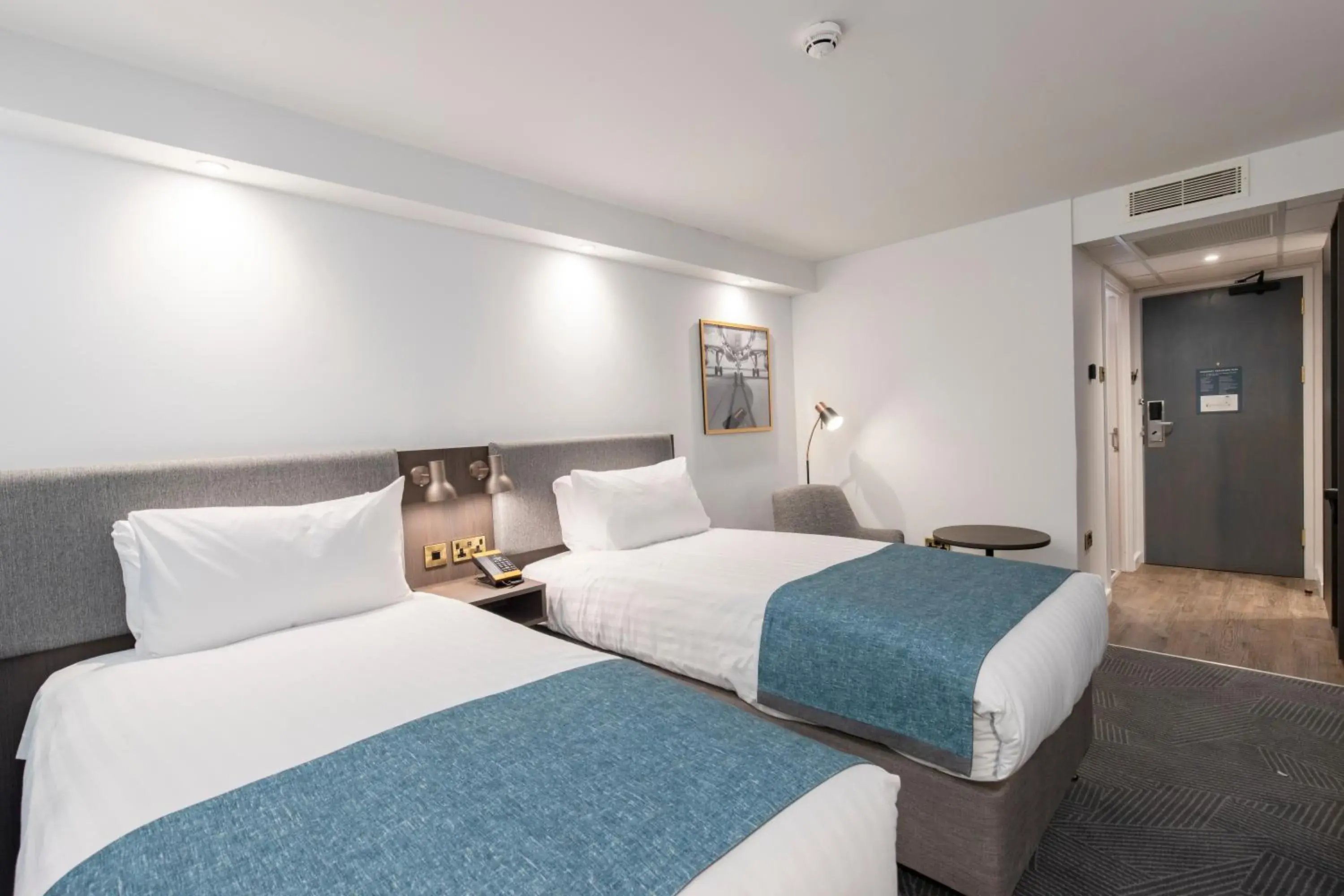 Premium Twin Room in Holiday Inn Bristol Airport by IHG Premium Twin Room in Holiday Inn Bristol Airport by IHG