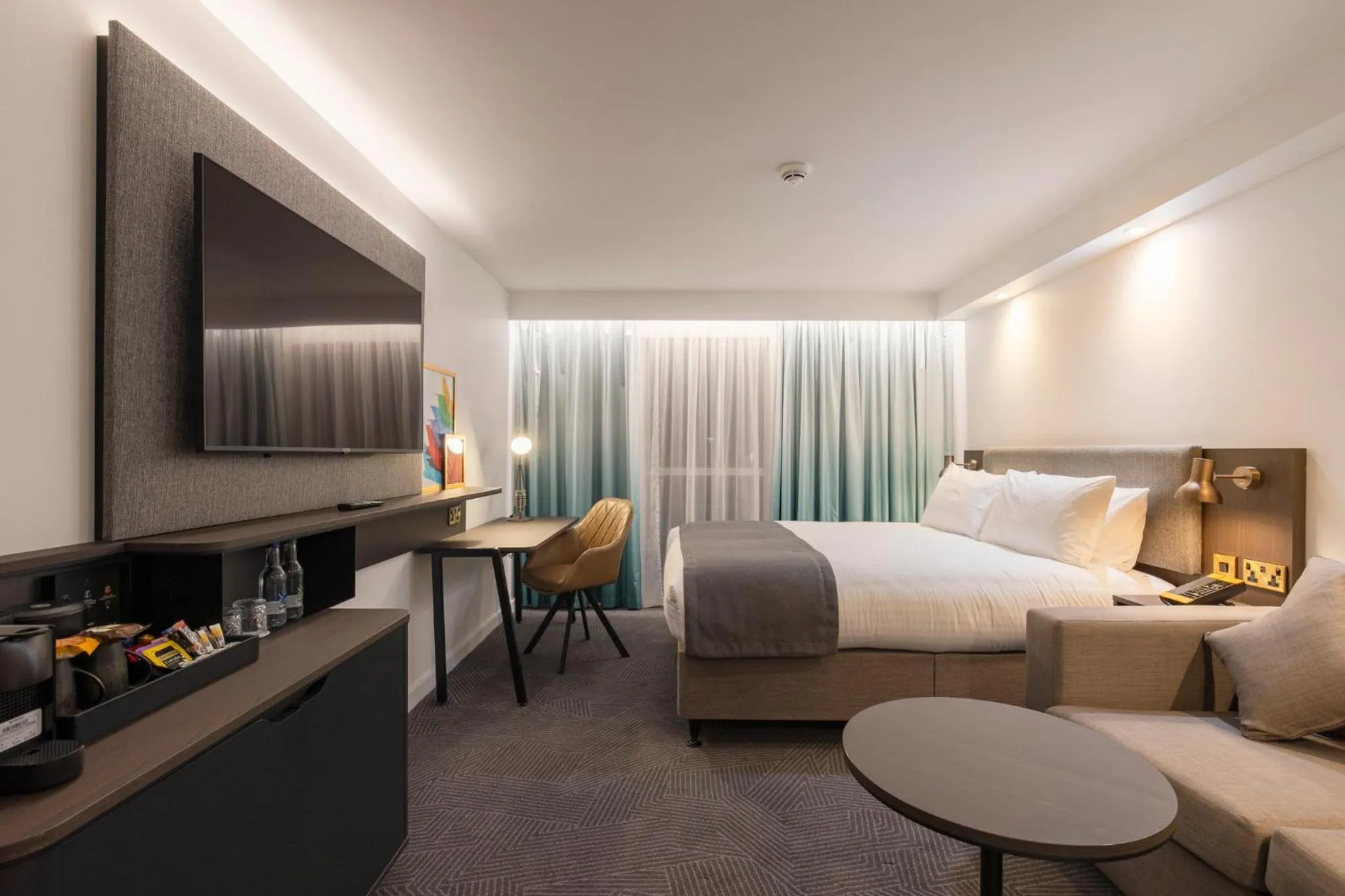 Photo of the whole room, Bed in Holiday Inn Bristol Airport by IHG