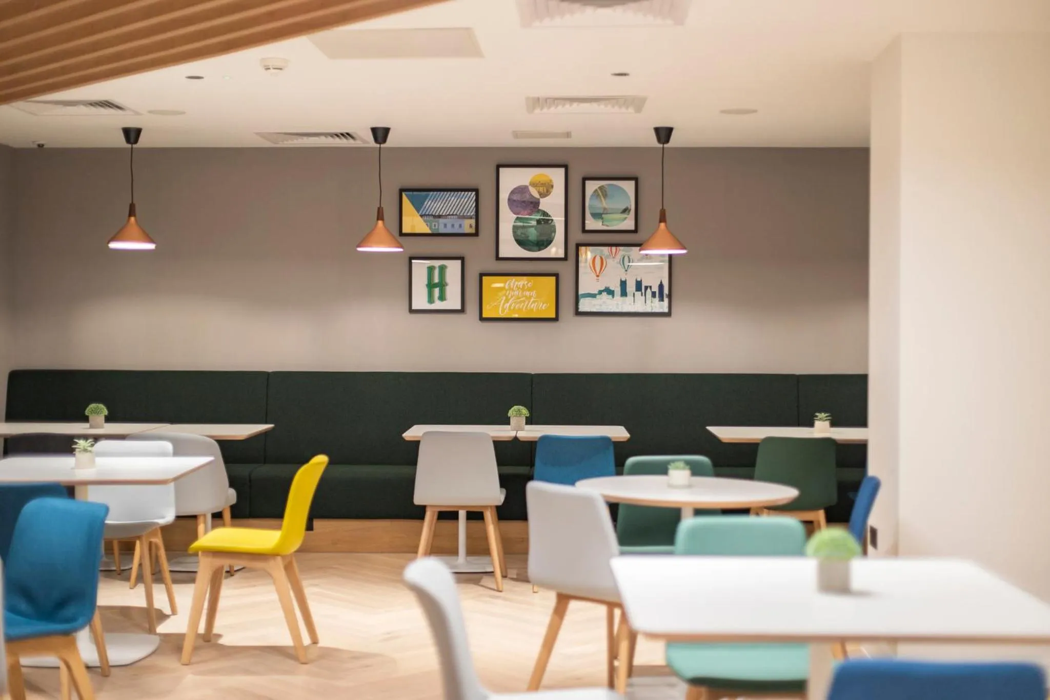 Restaurant/places to eat in Holiday Inn Bristol Airport by IHG