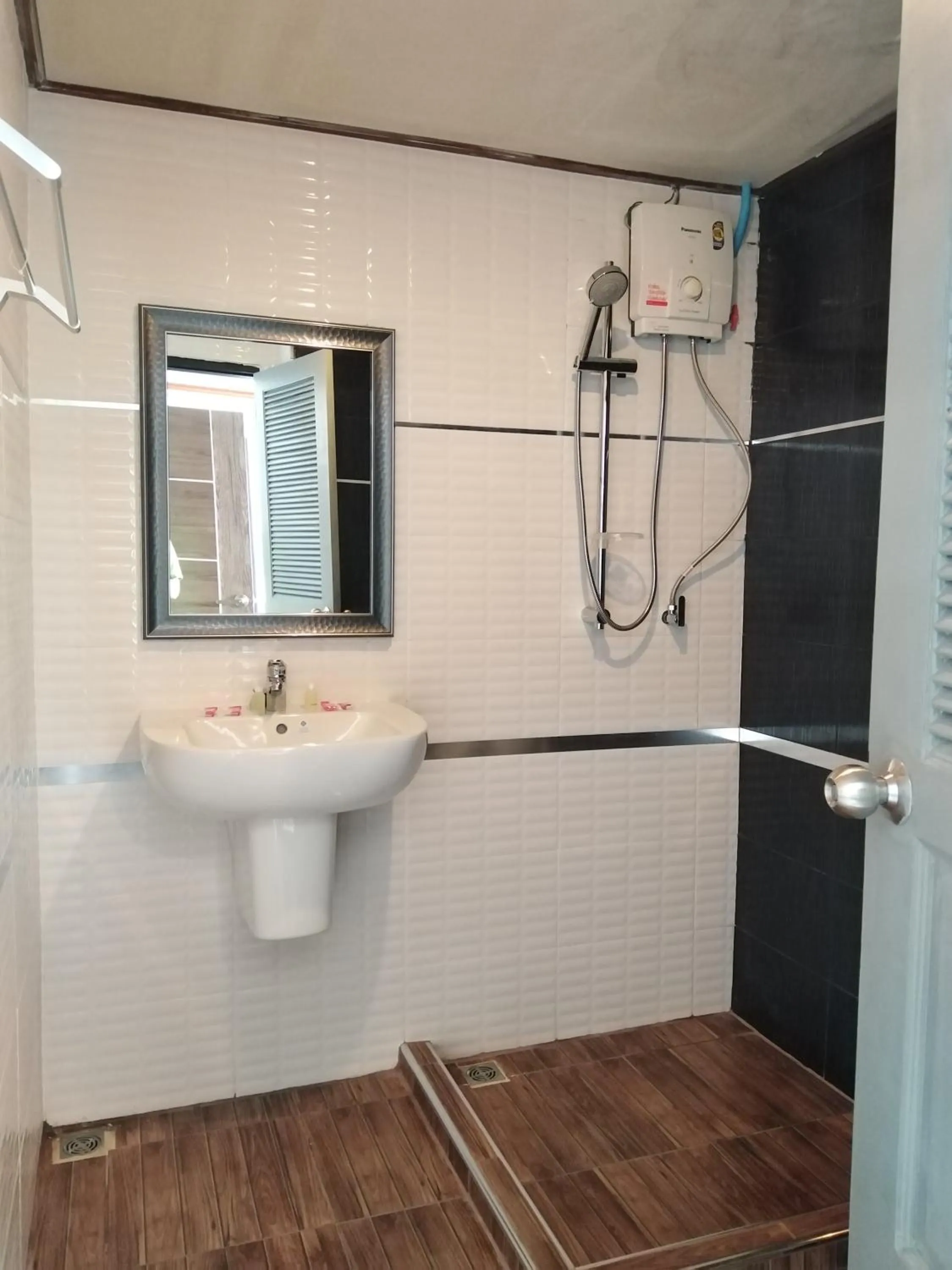 Bathroom in Pimpimarn Hotel