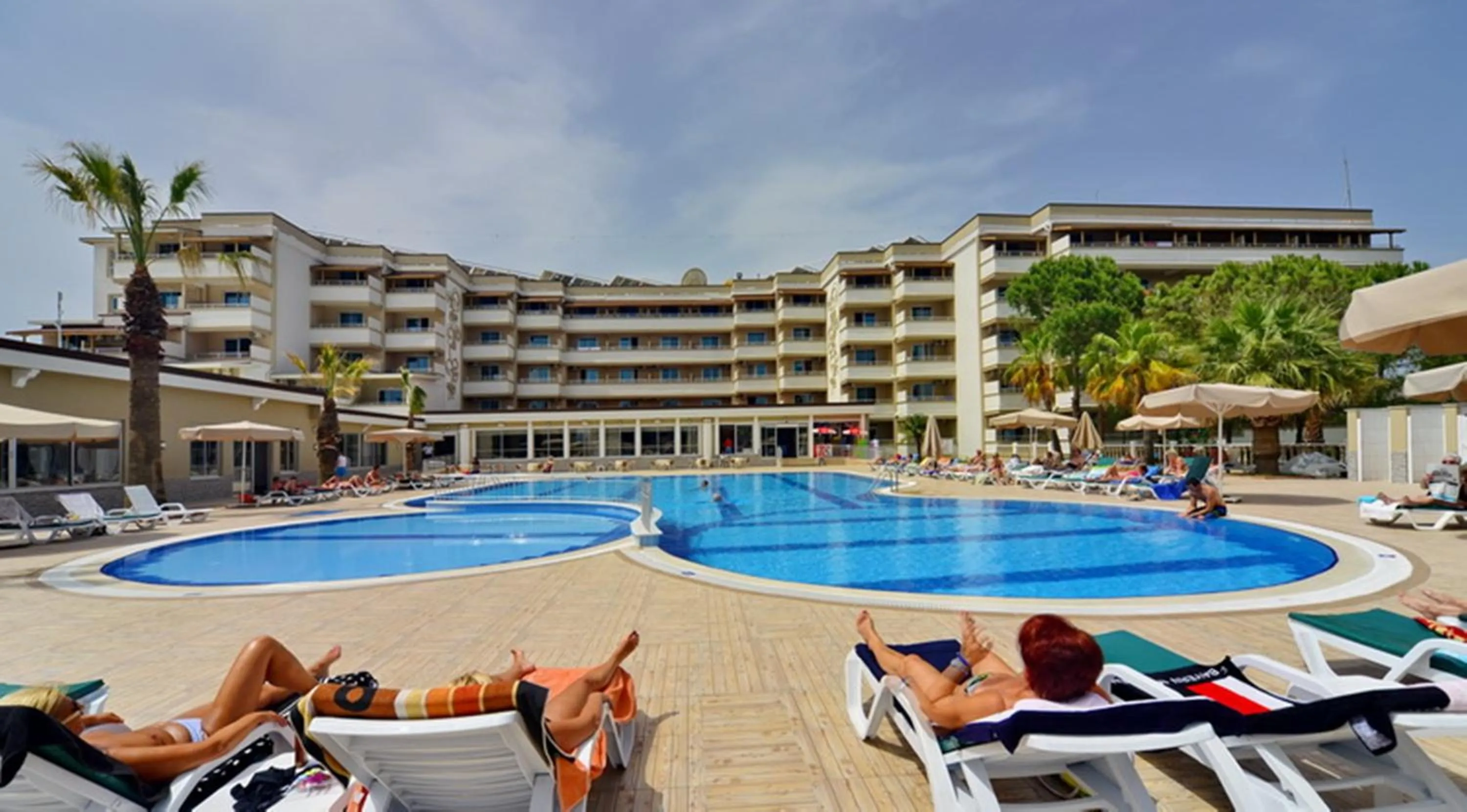 Swimming pool in Linda Resort Hotel