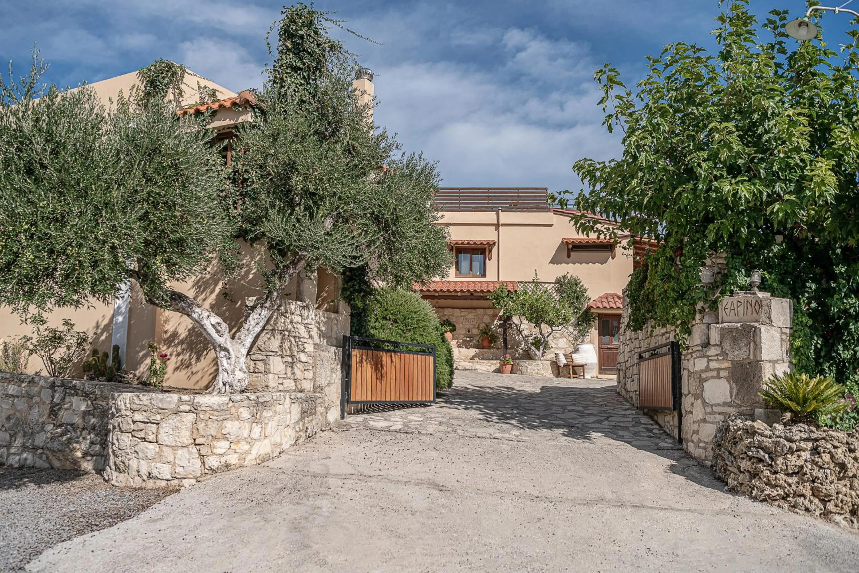 Property building in Earino