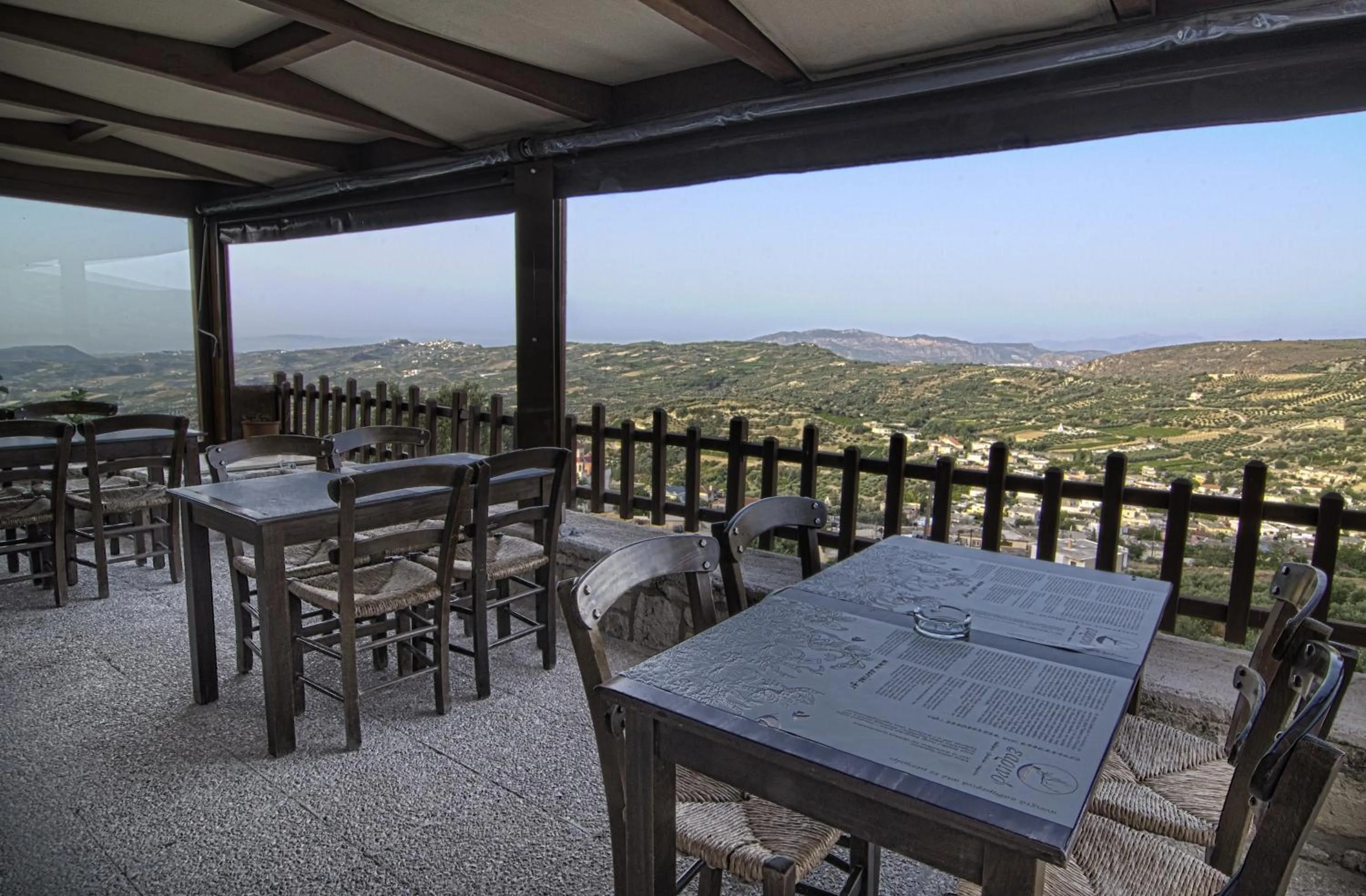 Restaurant/places to eat in Earino