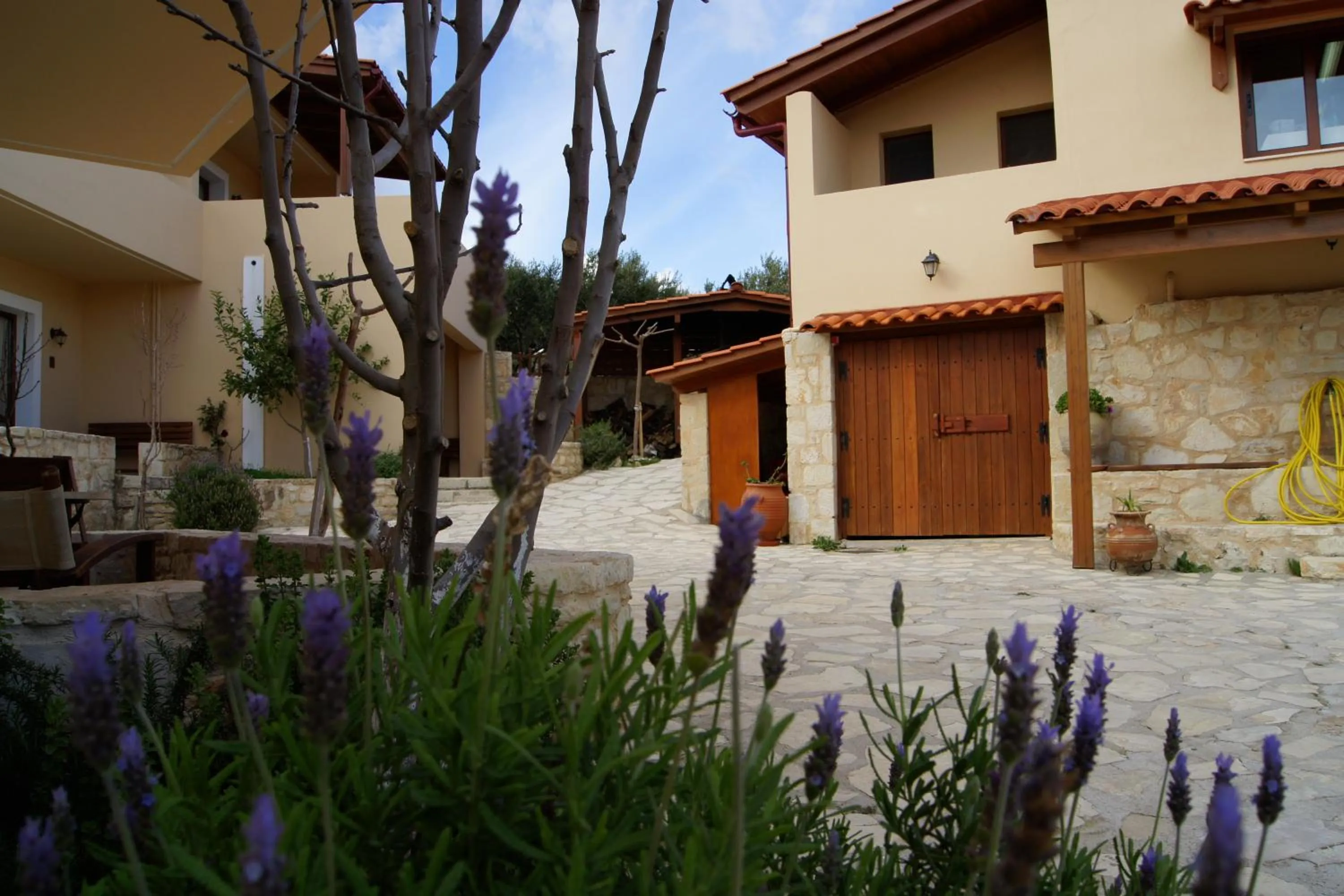 Facade/entrance in Earino