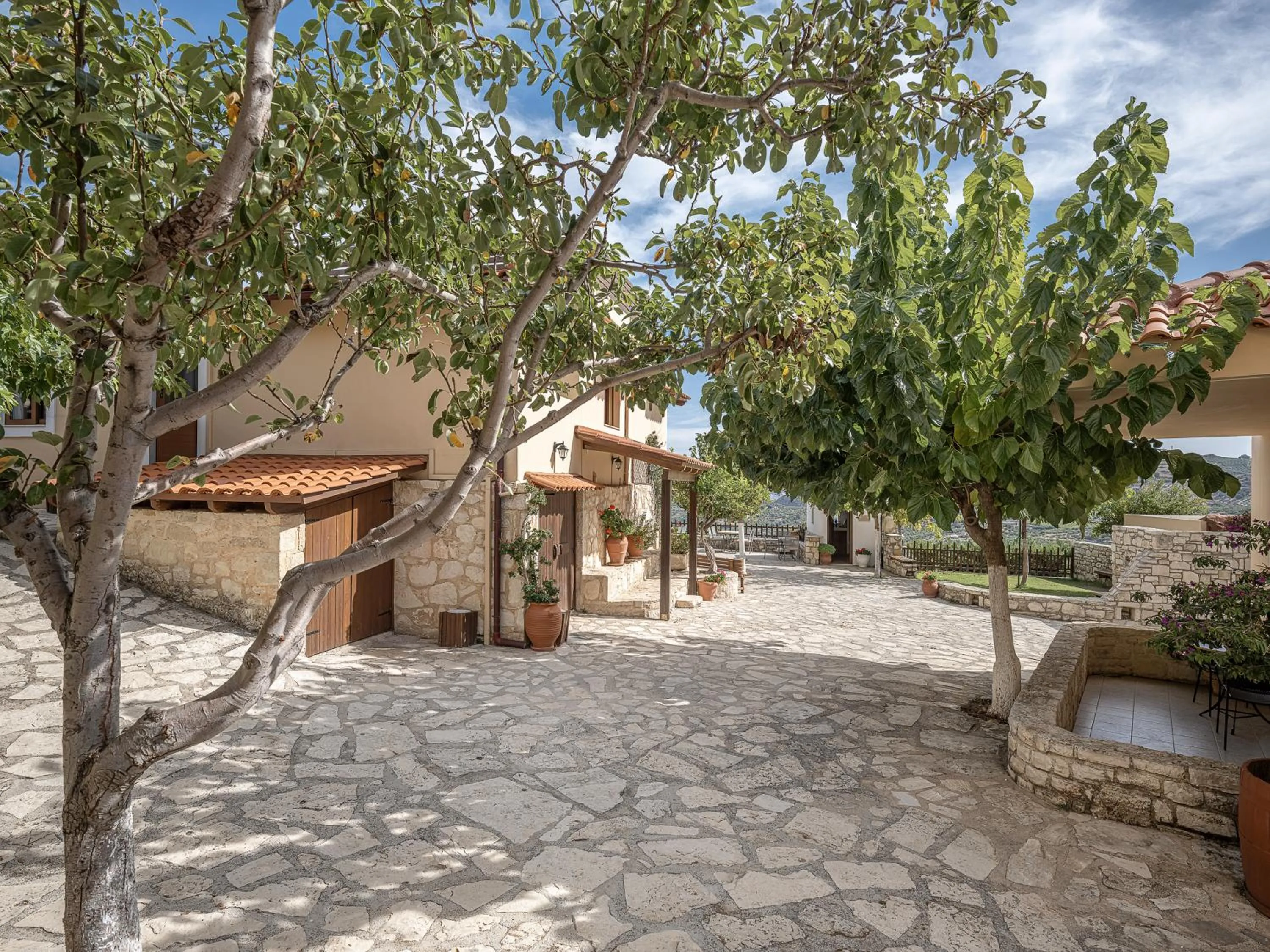 Property building in Earino