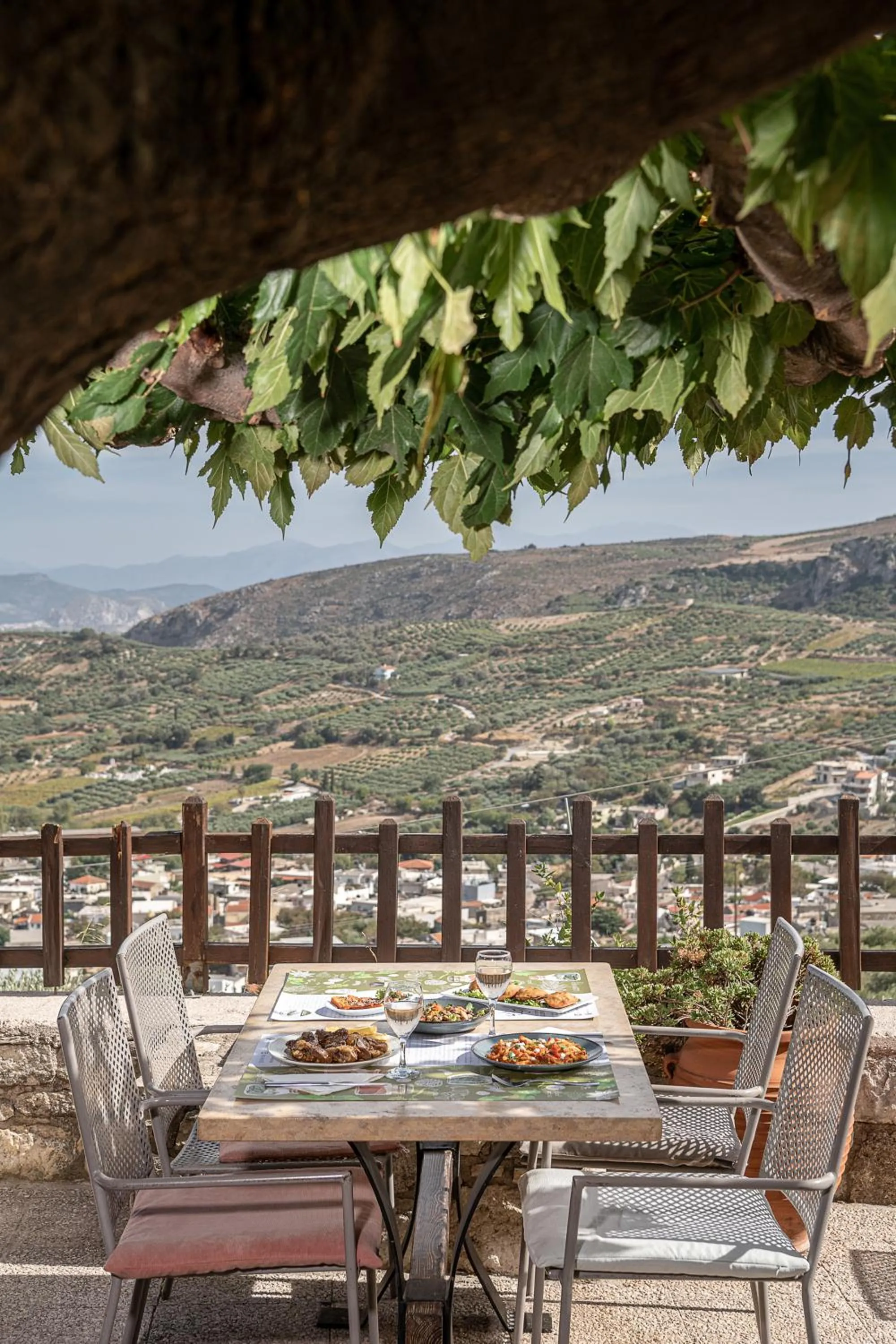 Restaurant/places to eat in Earino