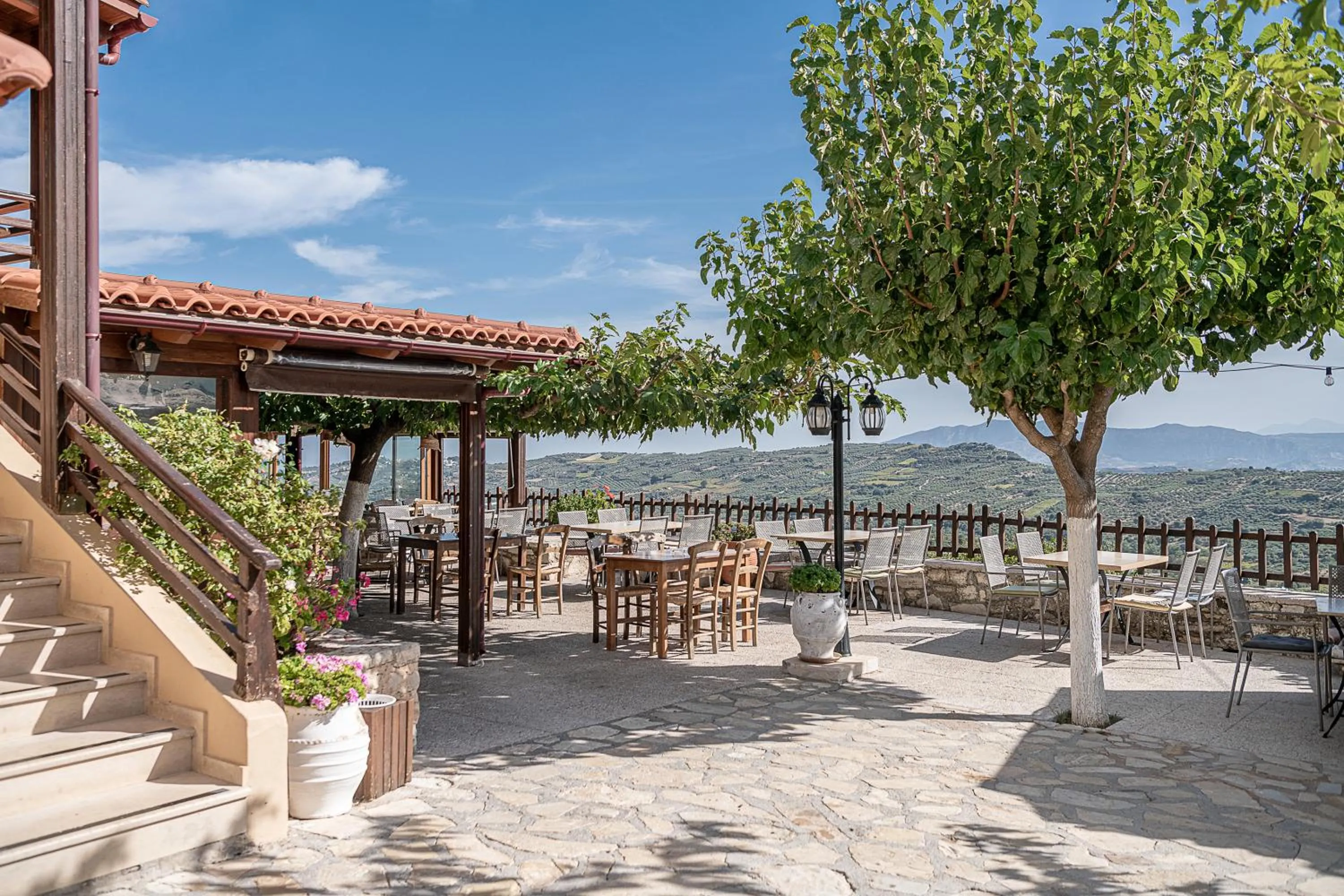 Restaurant/places to eat in Earino