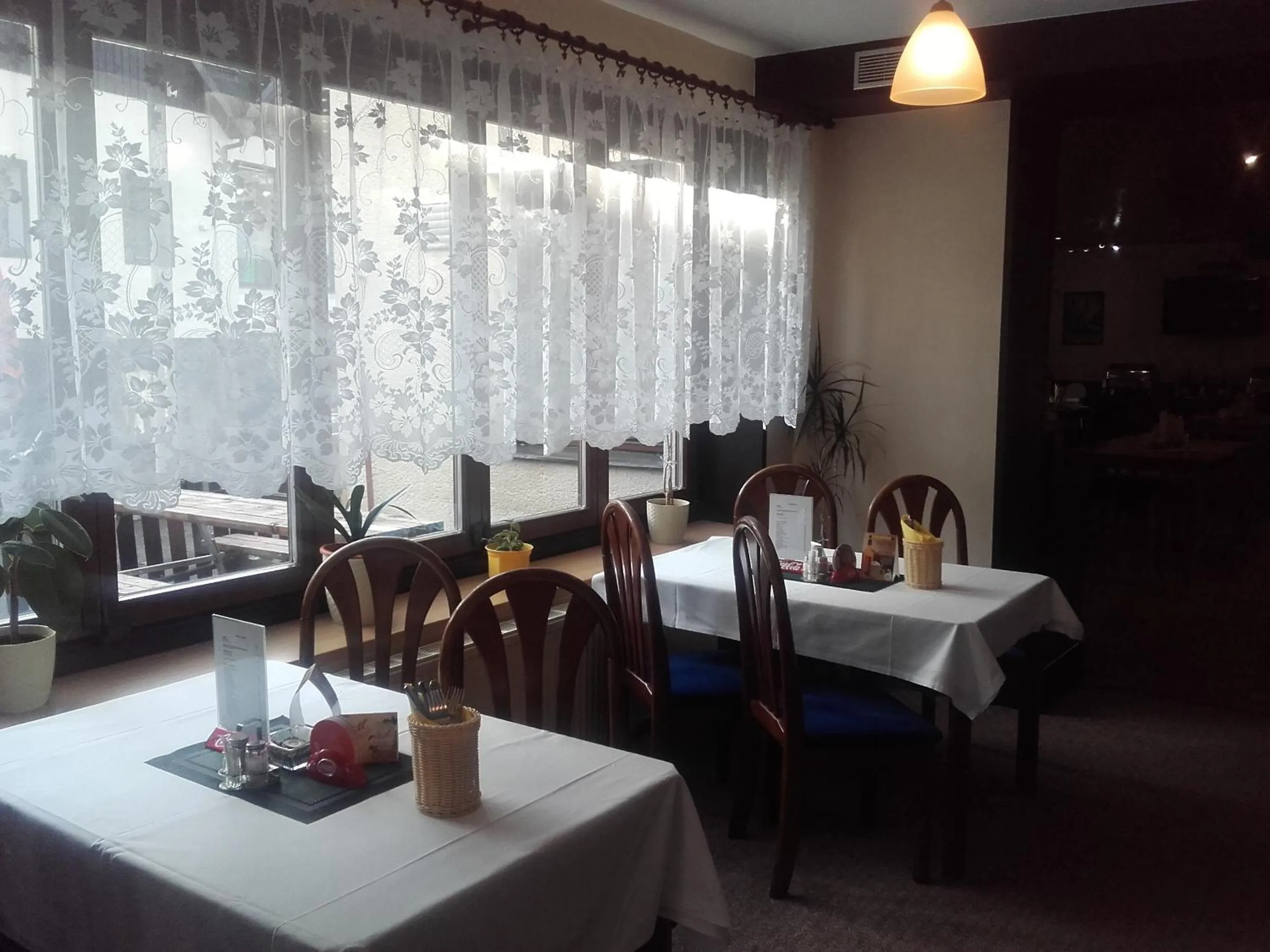 Restaurant/places to eat in Hotel Anna