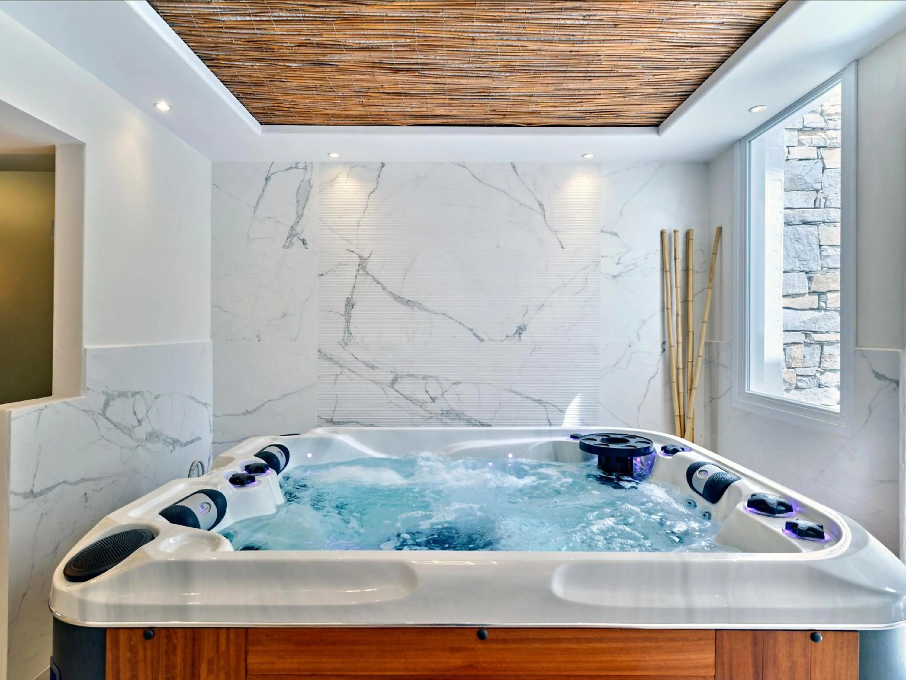 Hot Tub in Aella Residence