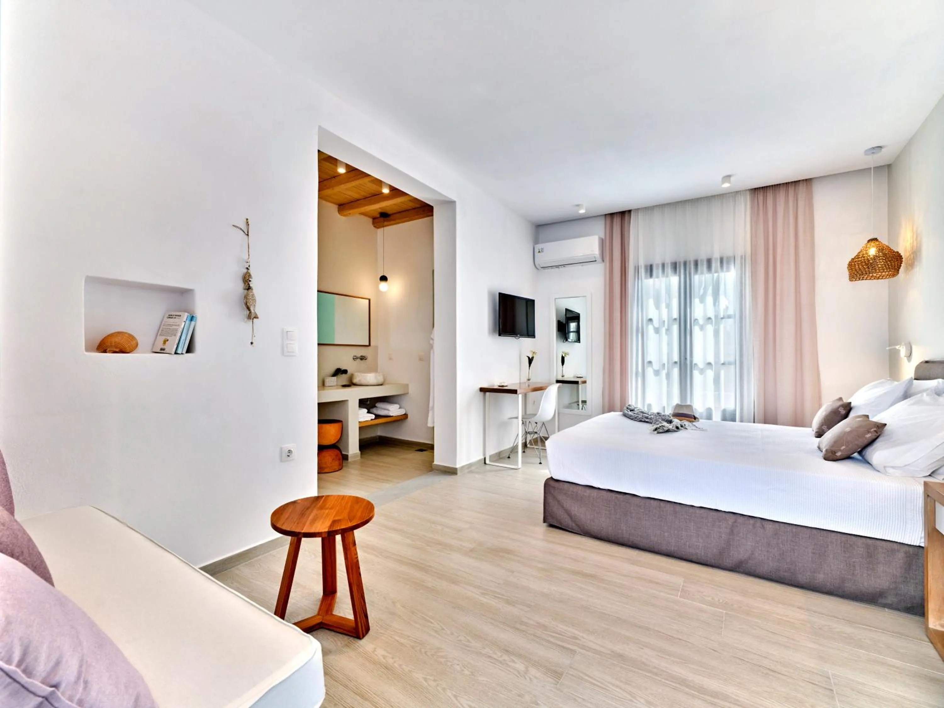 Photo of the whole room, Bed in Aella Residence