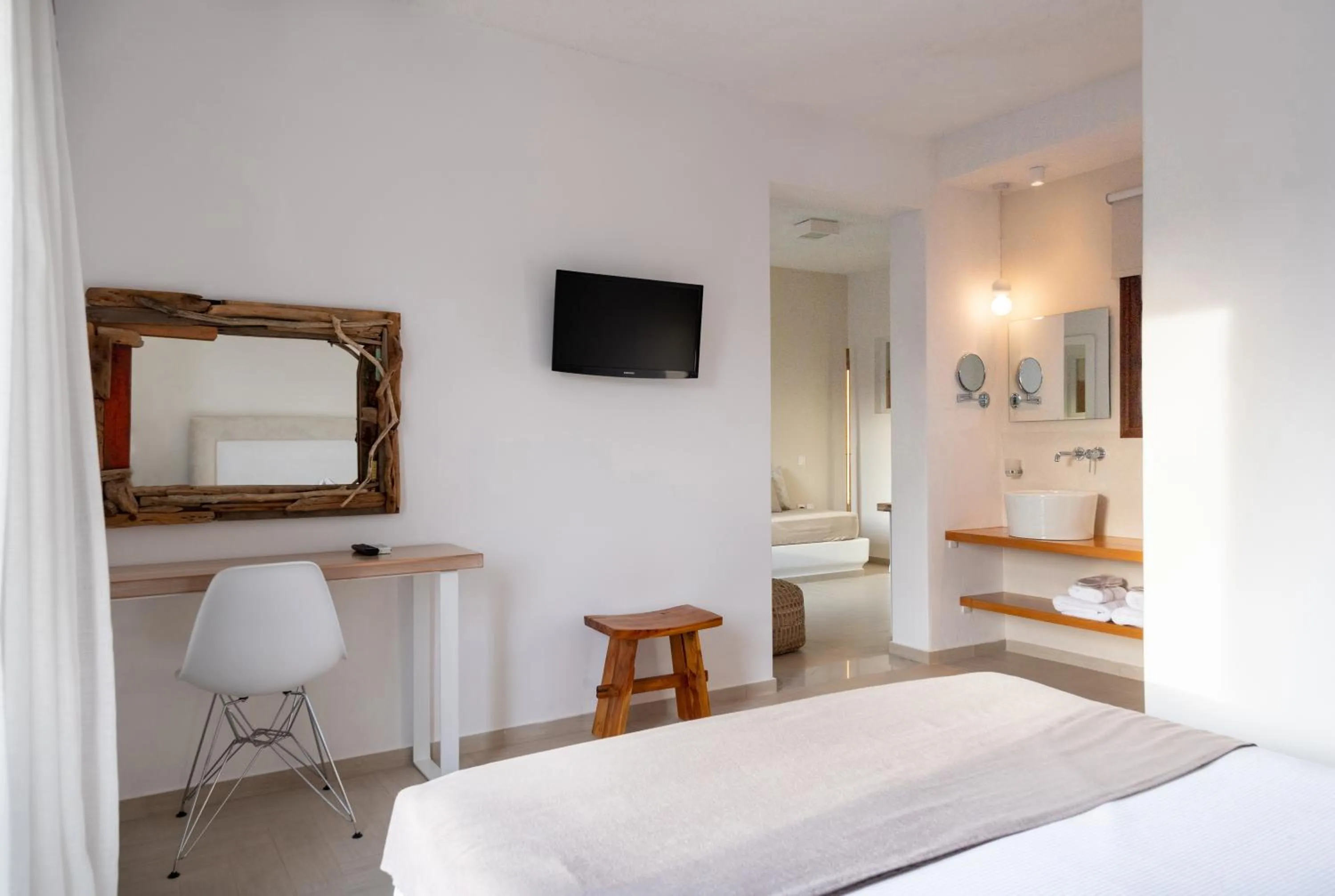 Photo of the whole room, Bed in Aella Residence