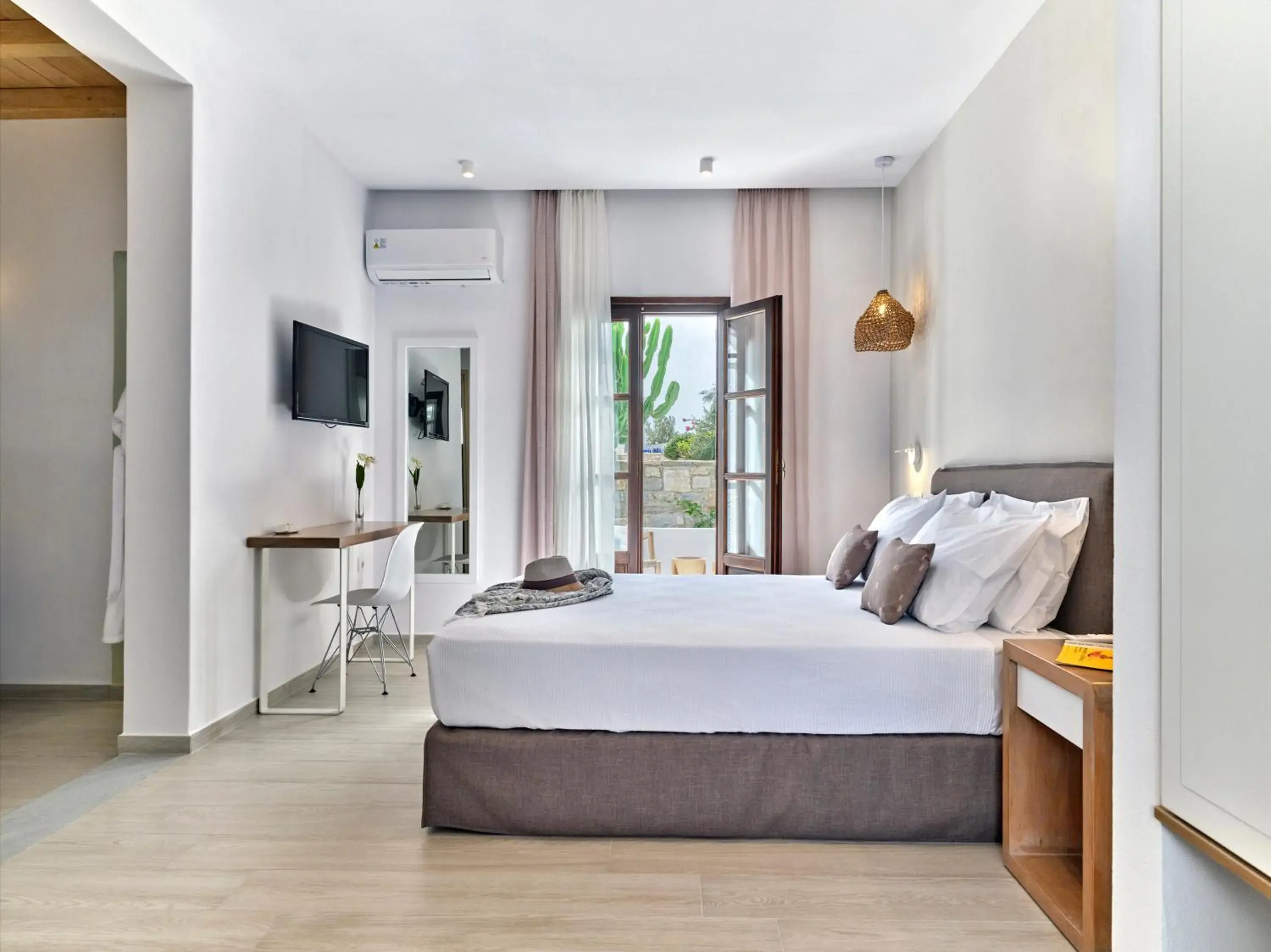 Suite with Hot Tub in Aella Residence Suite with Hot Tub in Aella Residence