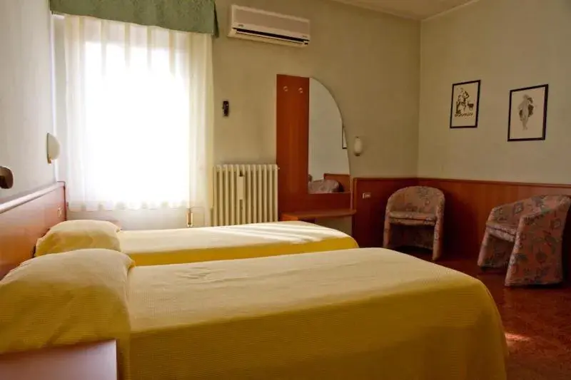 Twin Room in Hotel Europa Twin Room in Hotel Europa