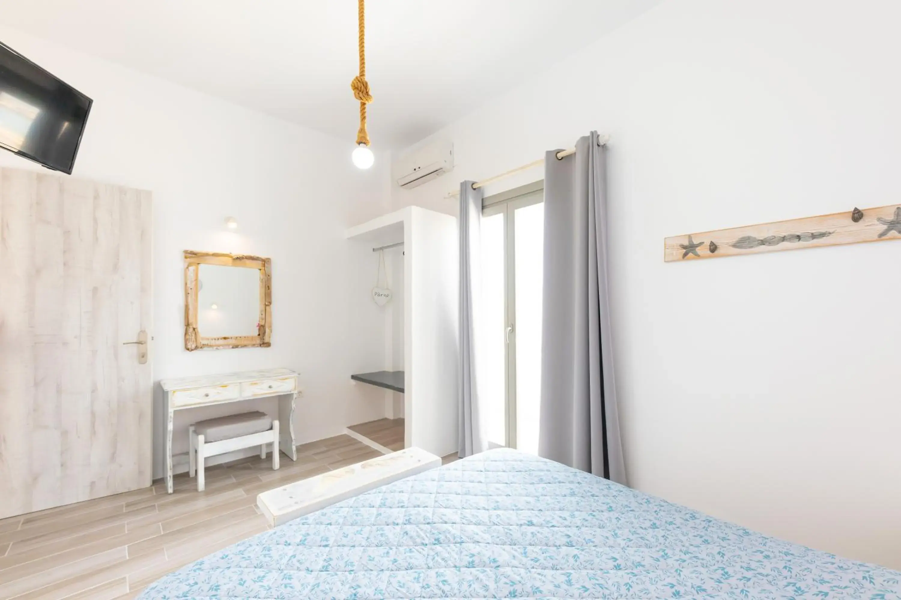 Quadruple Room with Sea View in Madaky Hotel Quadruple Room with Sea View in Madaky Hotel