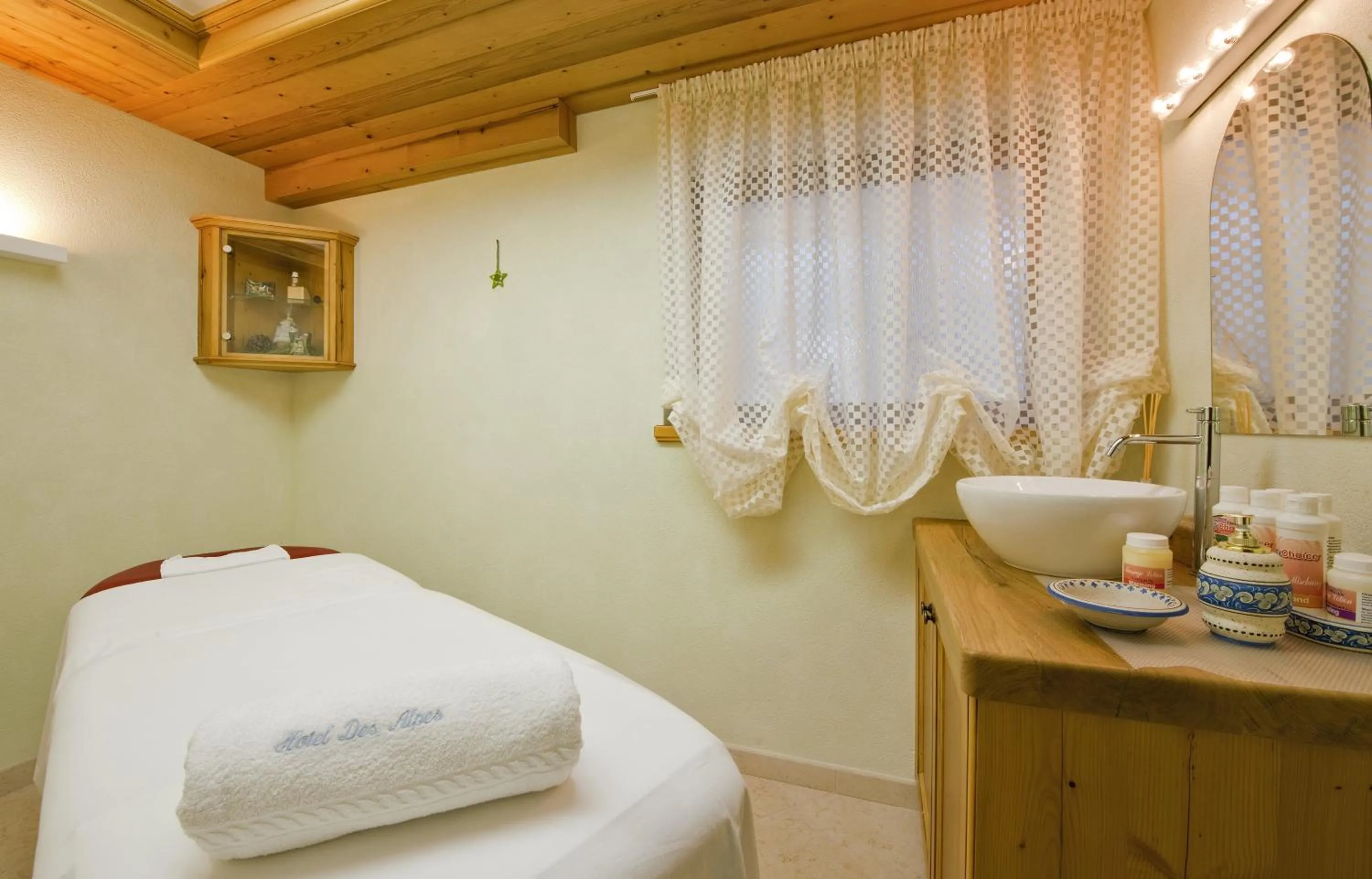 Spa and wellness centre/facilities, Bed in Hotel Des Alpes