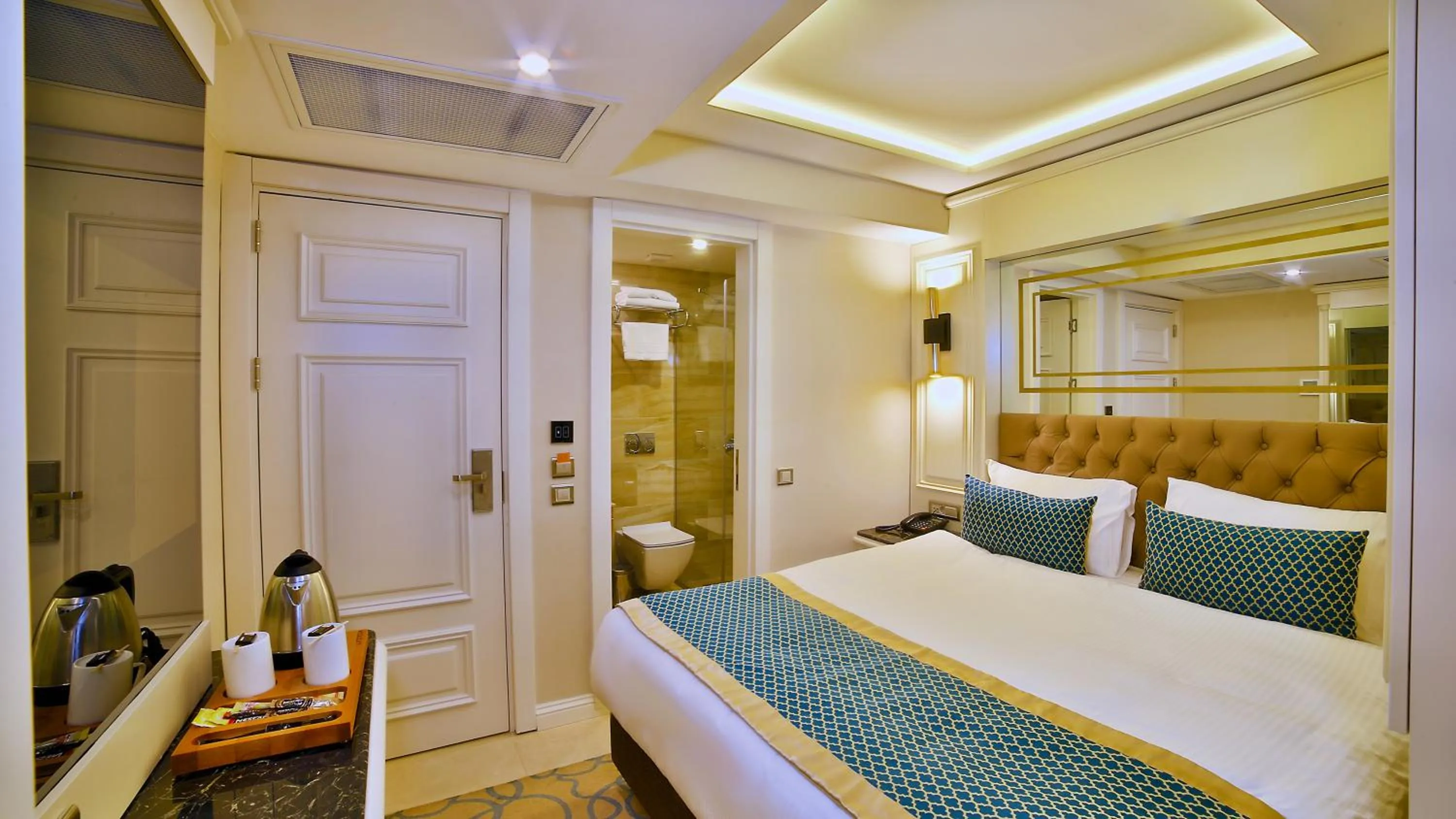 Bed in Beethoven Premium Hotel