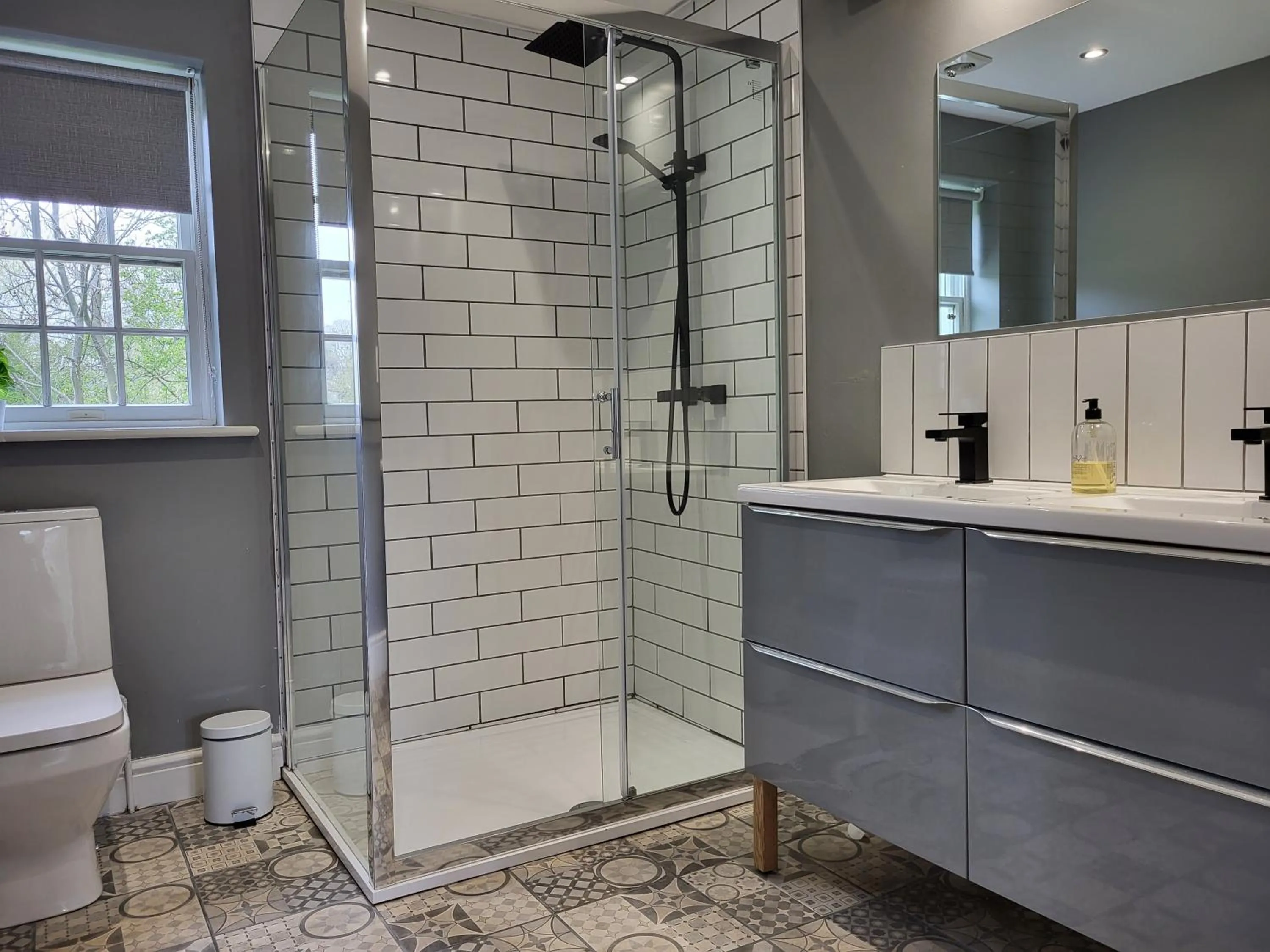 Shower in The Morritt Hotel