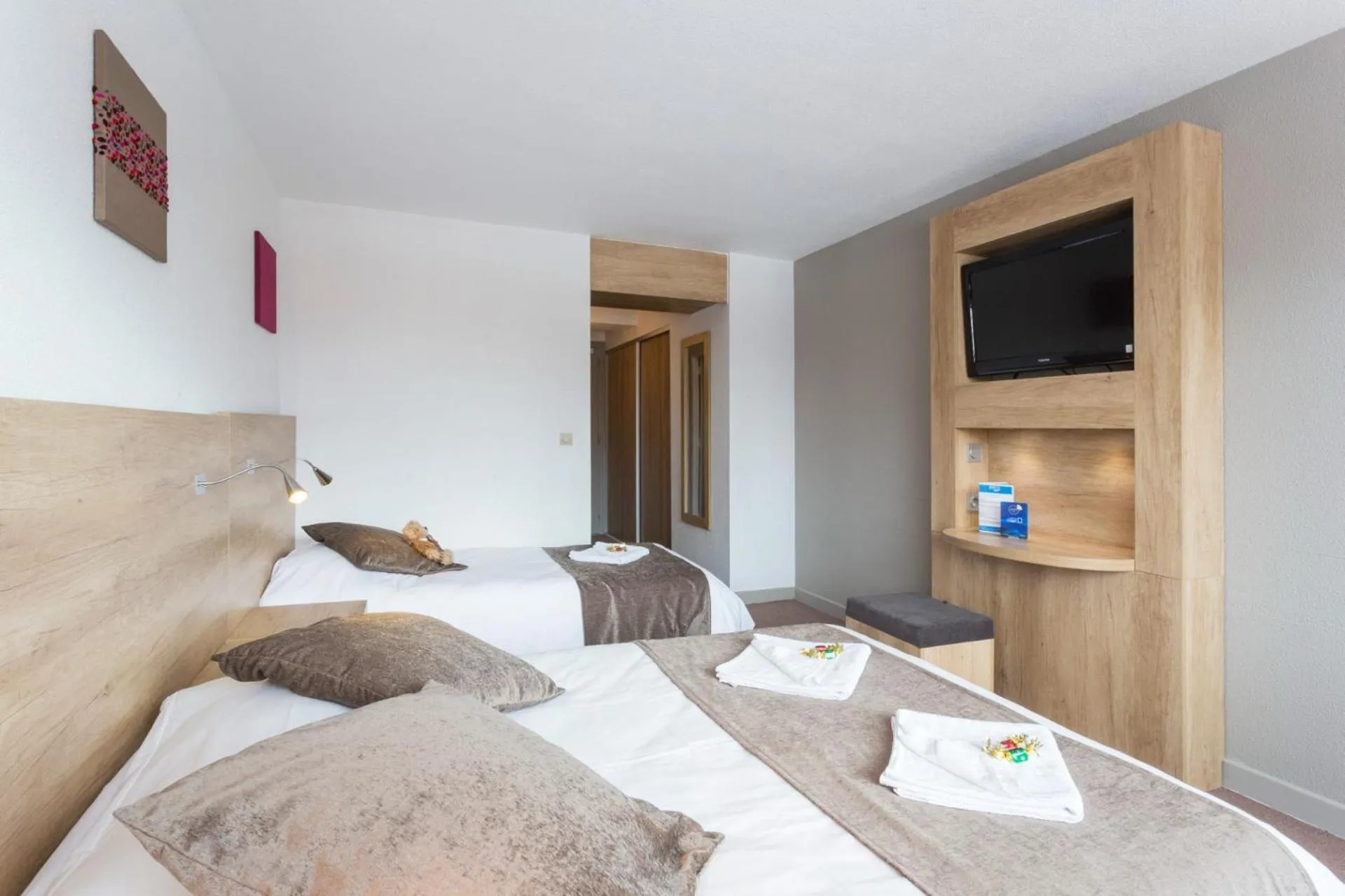 Photo of the whole room, Bed in Hôtel Club MMV Le Panorama