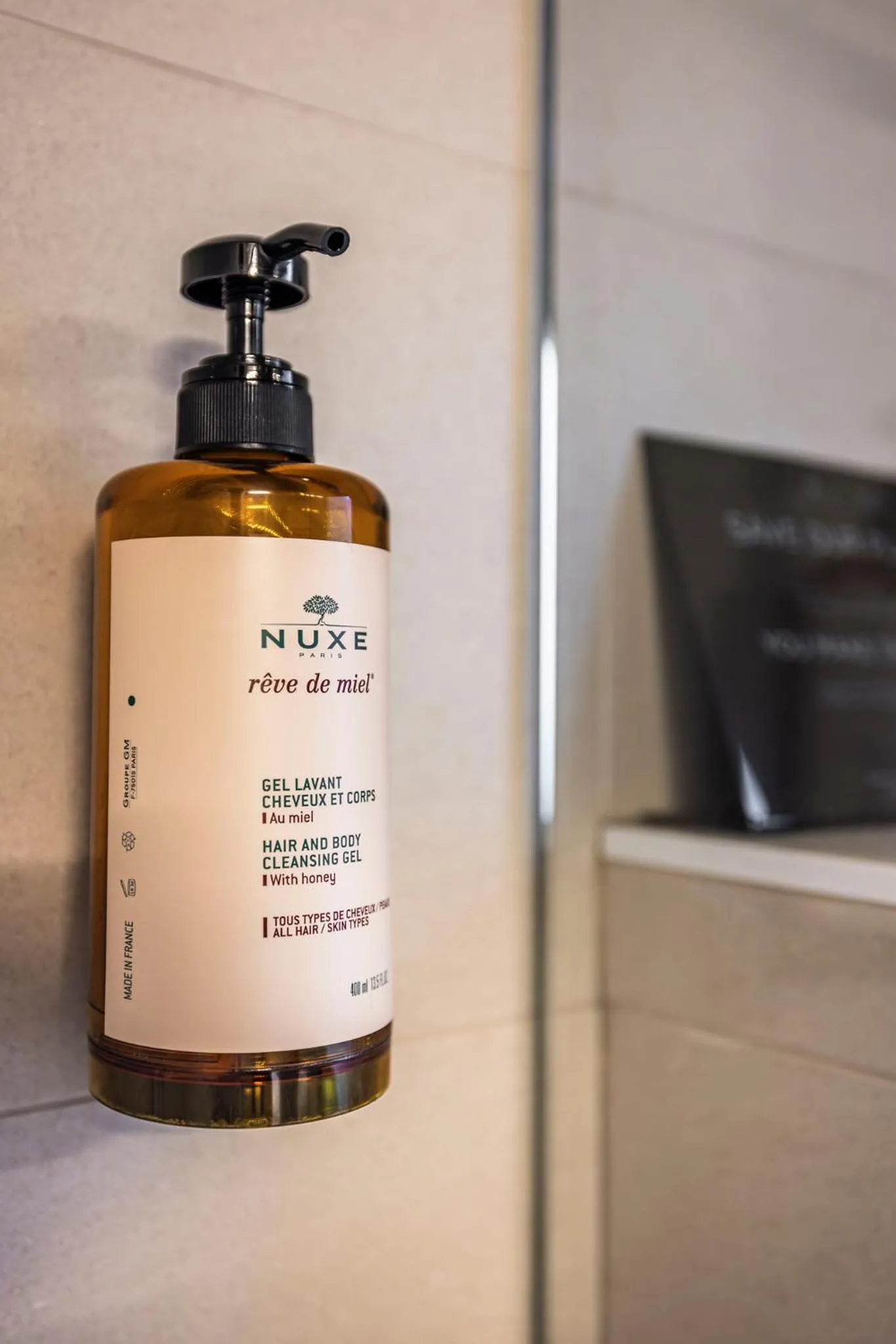 Shower in Square Hotel