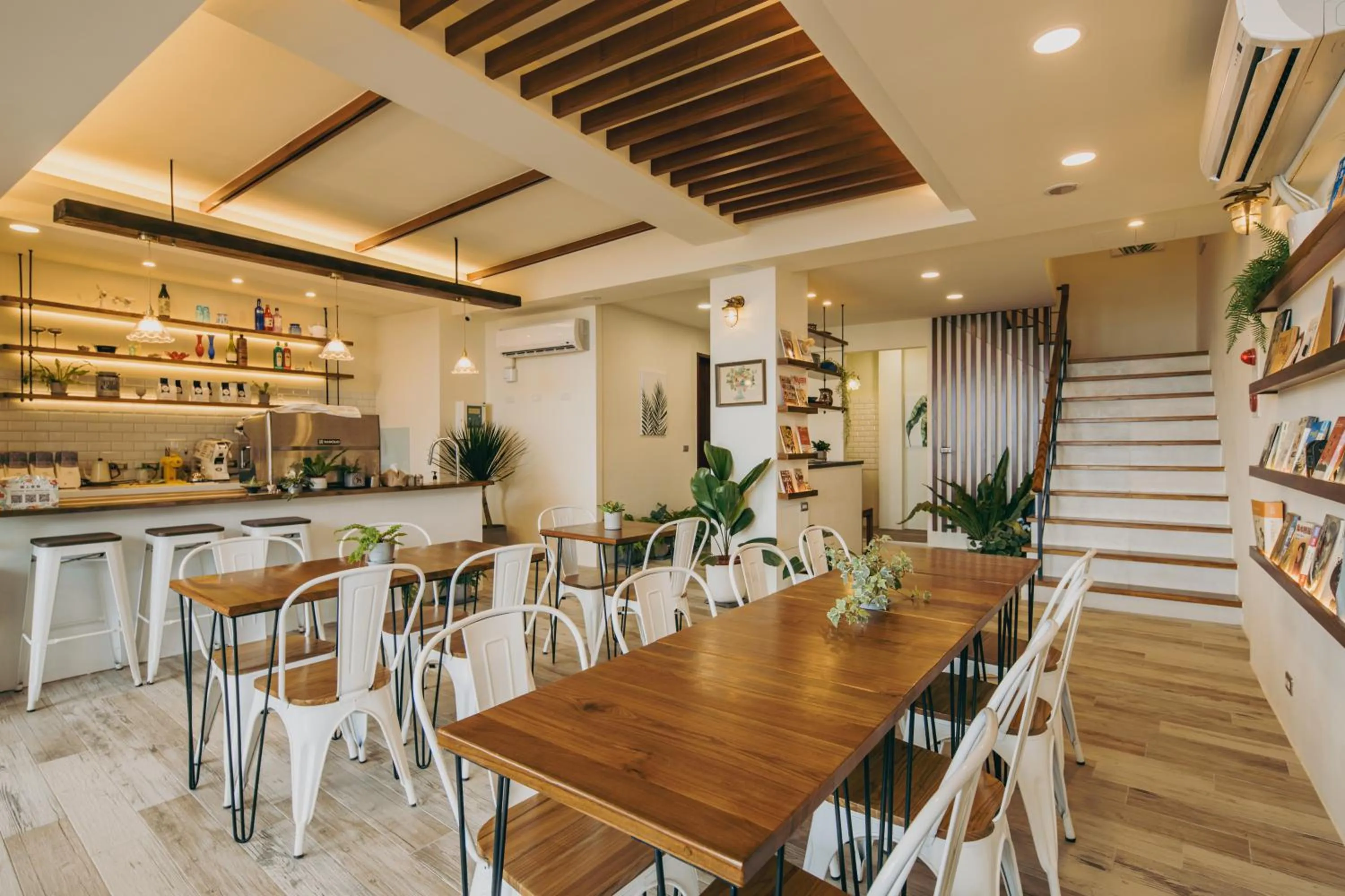 Restaurant/places to eat in Chuanfanrock Haku Beach Days Inn