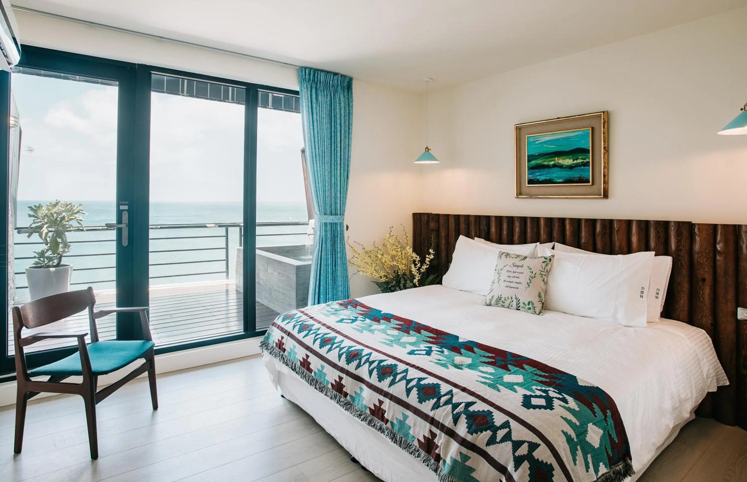 Balcony/Terrace, Bed in Chuanfanrock Haku Beach Days Inn