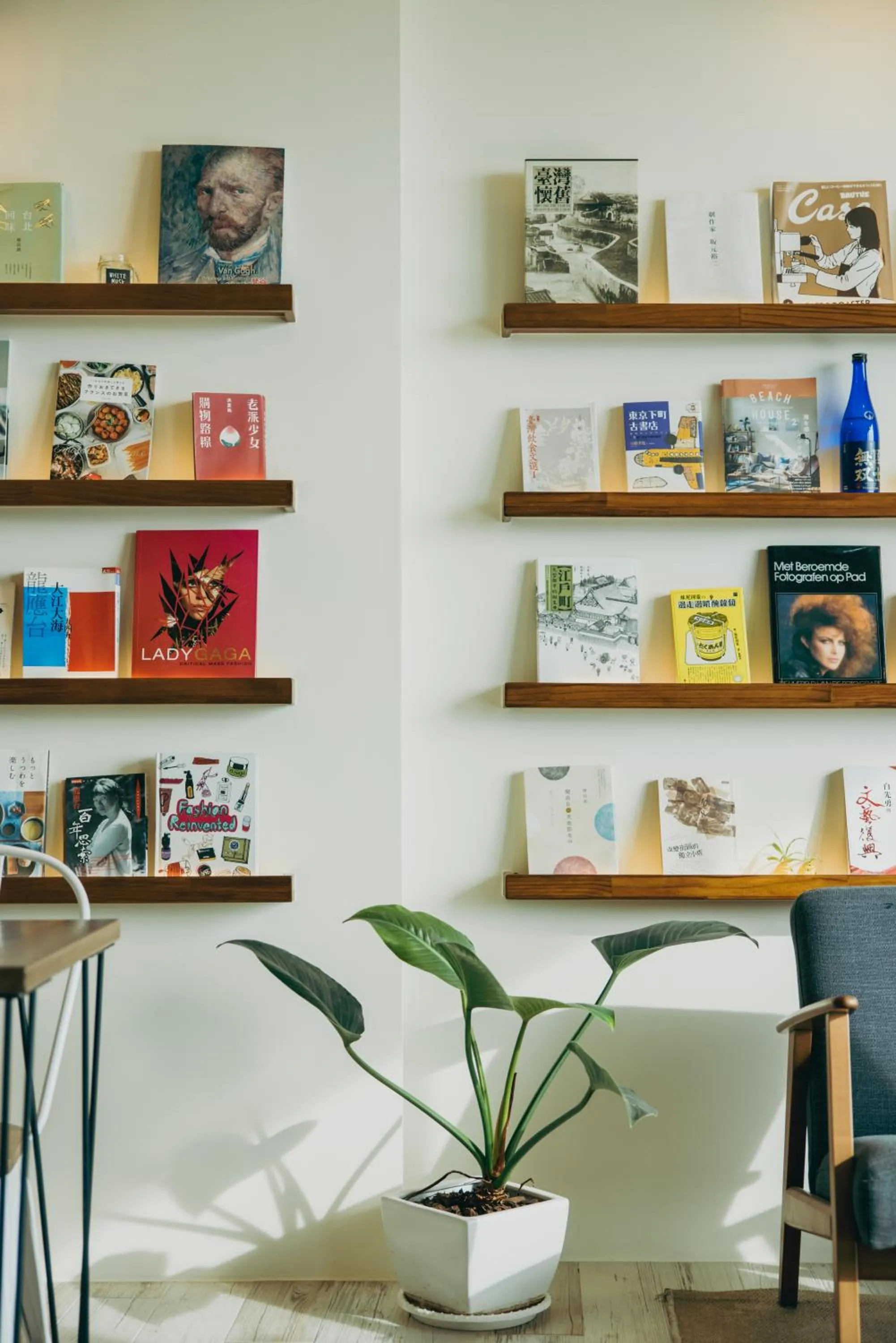 Restaurant/places to eat in Chuanfanrock Haku Beach Days Inn