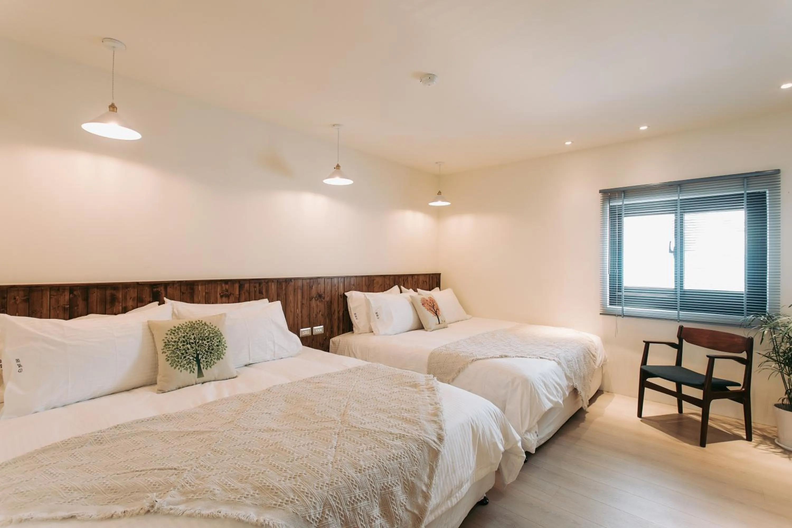 Quiet street view, Bed in Chuanfanrock Haku Beach Days Inn