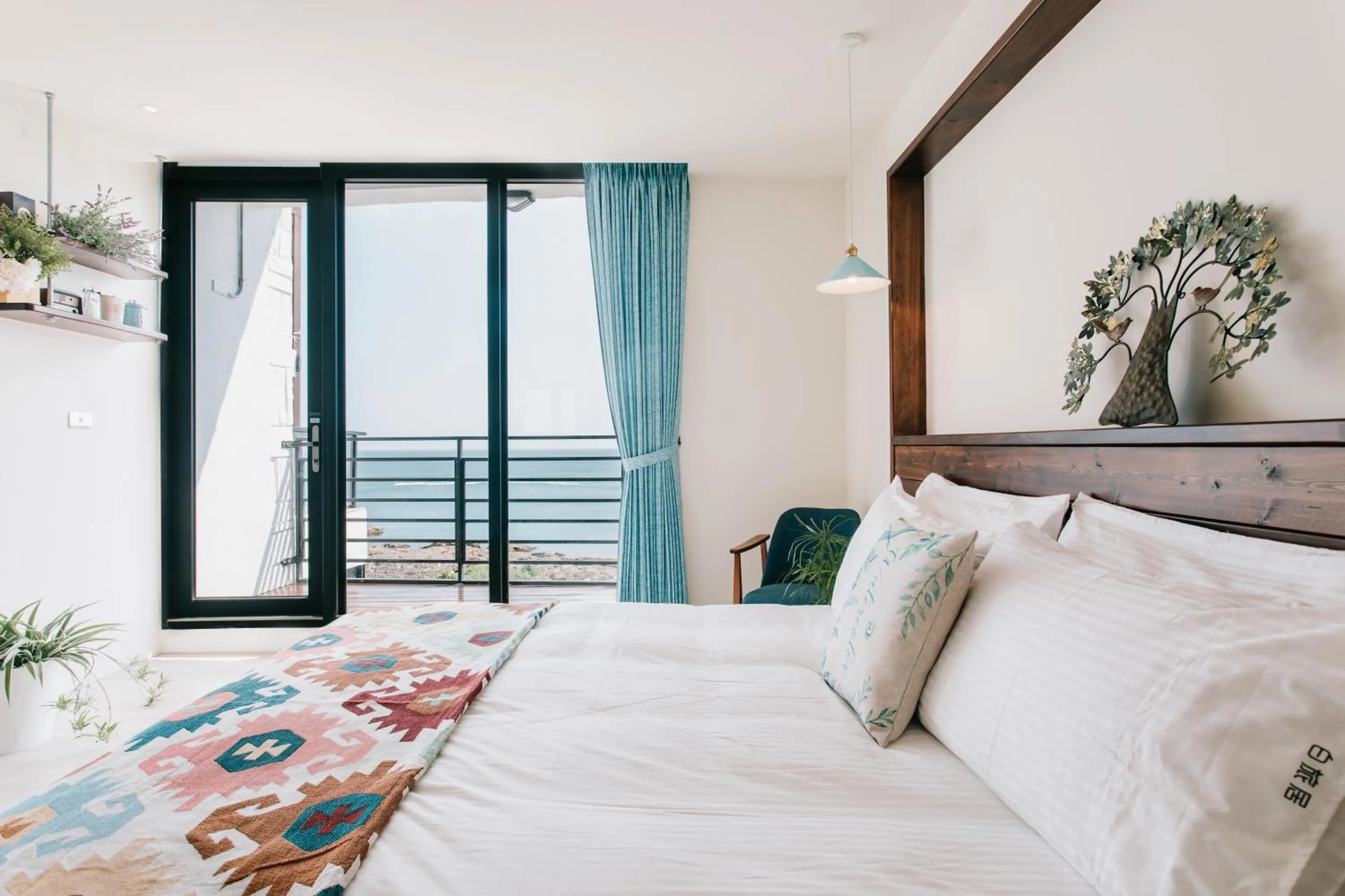 Balcony/Terrace, Bed in Chuanfanrock Haku Beach Days Inn