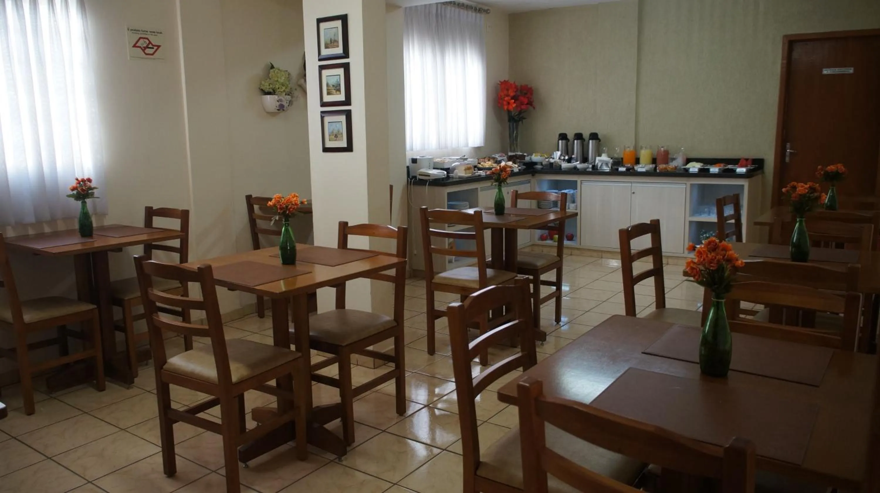 Restaurant/places to eat in Pinheiros Hotel