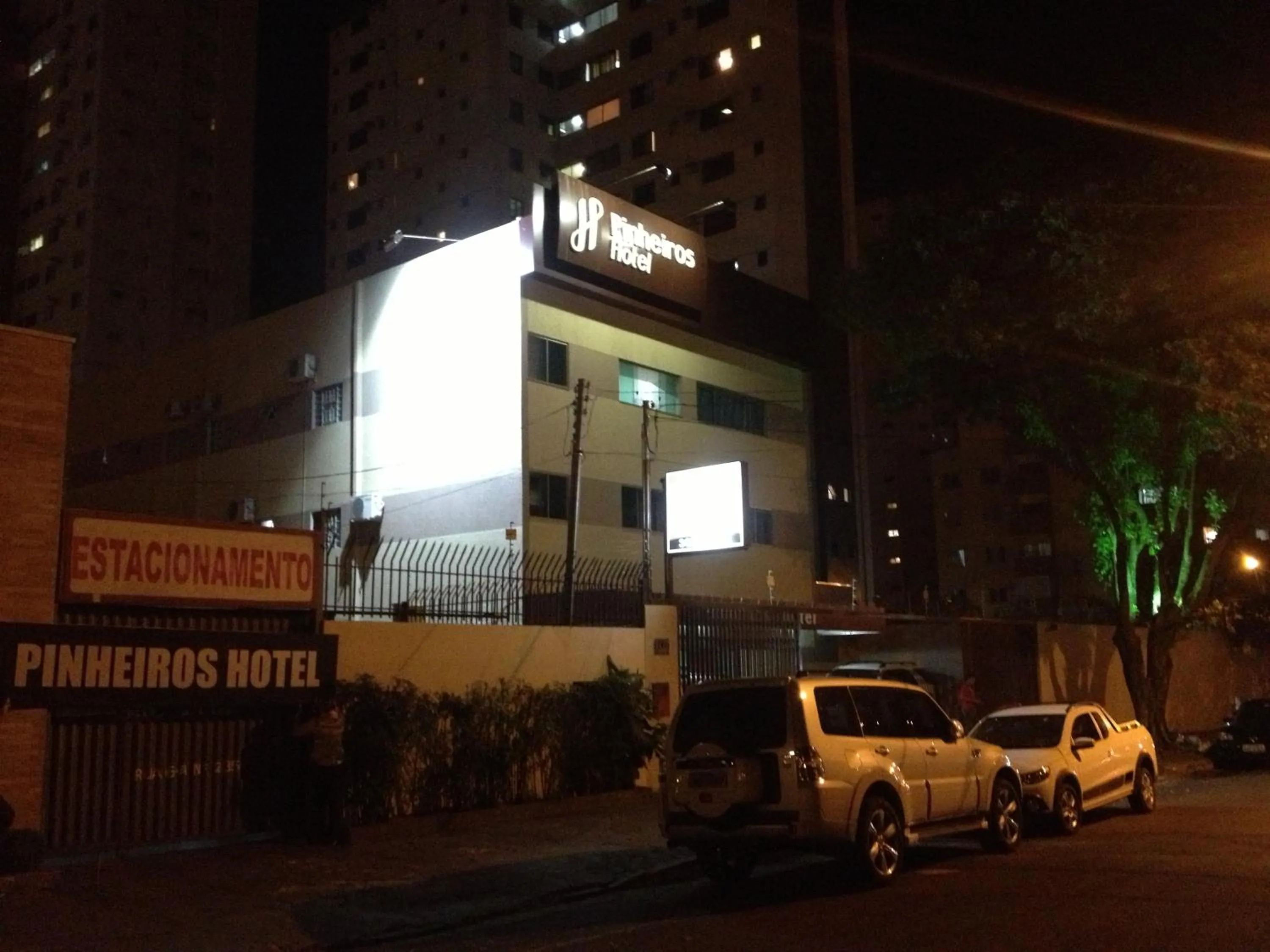 Facade/entrance in Pinheiros Hotel