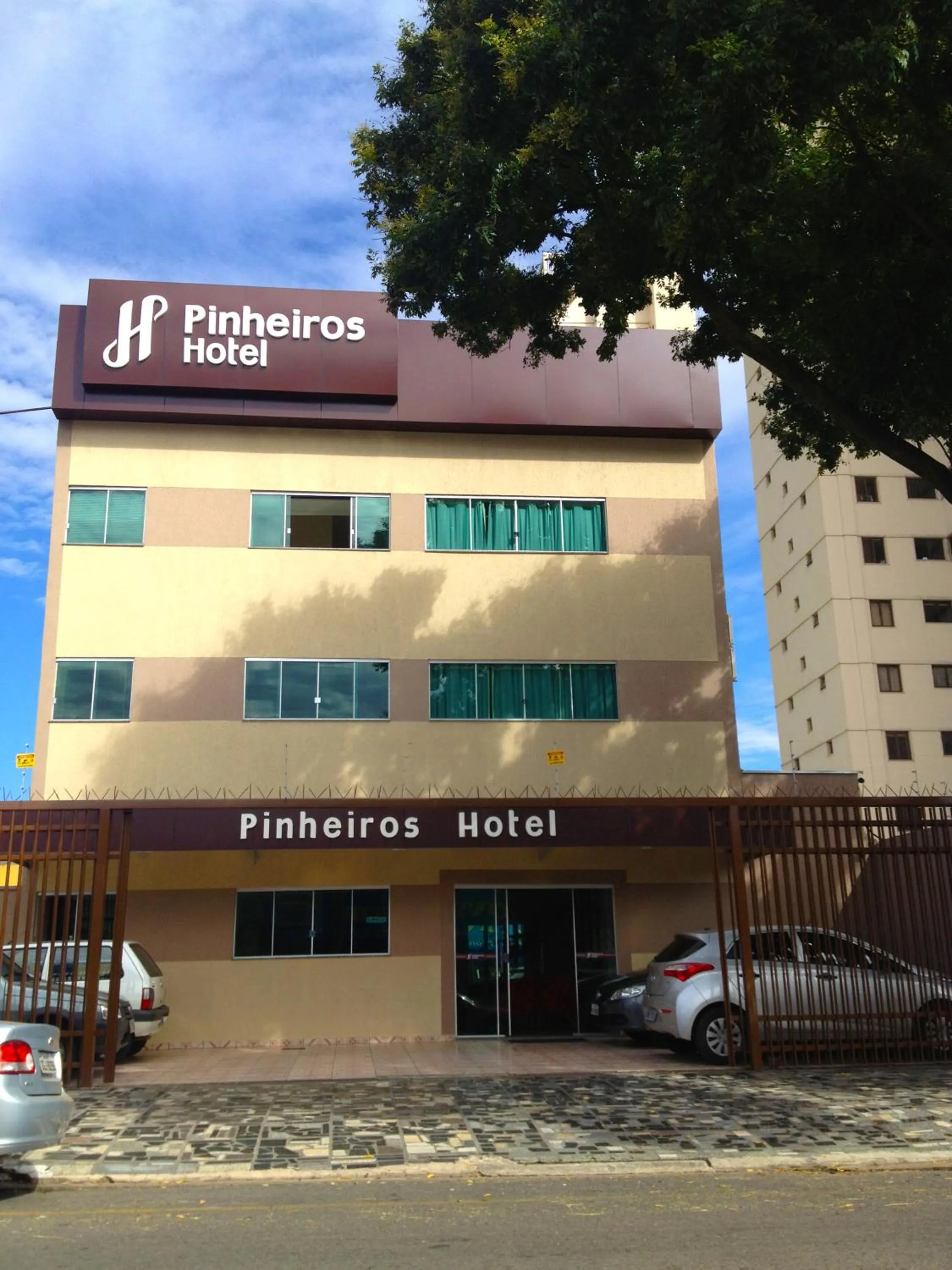 Facade/entrance in Pinheiros Hotel