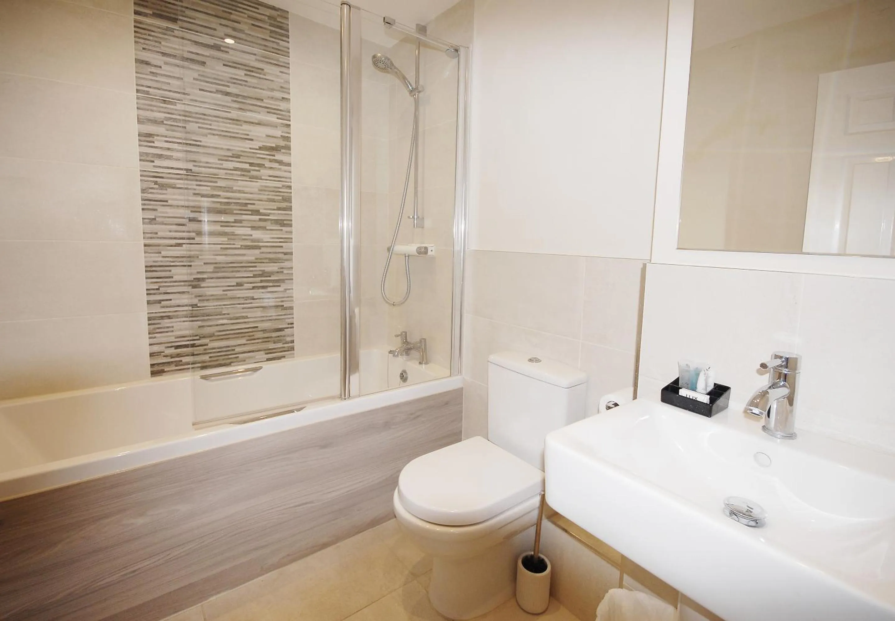 Shower in Marlborough House - Guest House