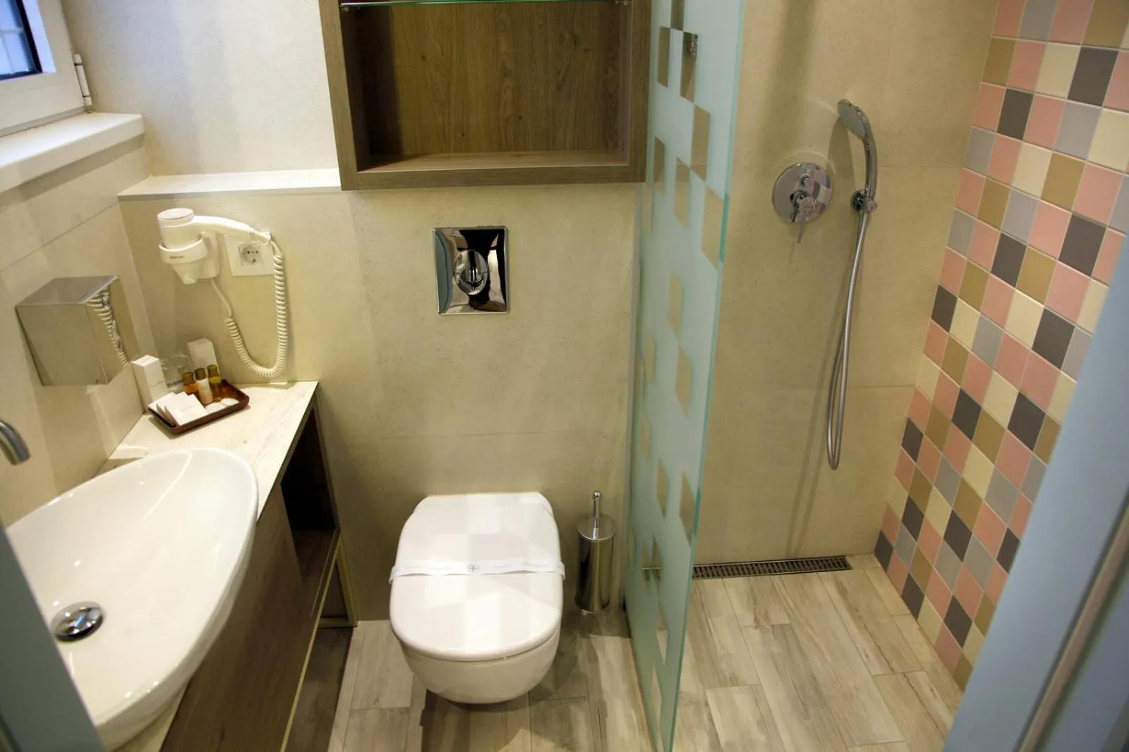 Shower in Garni Hotel D10