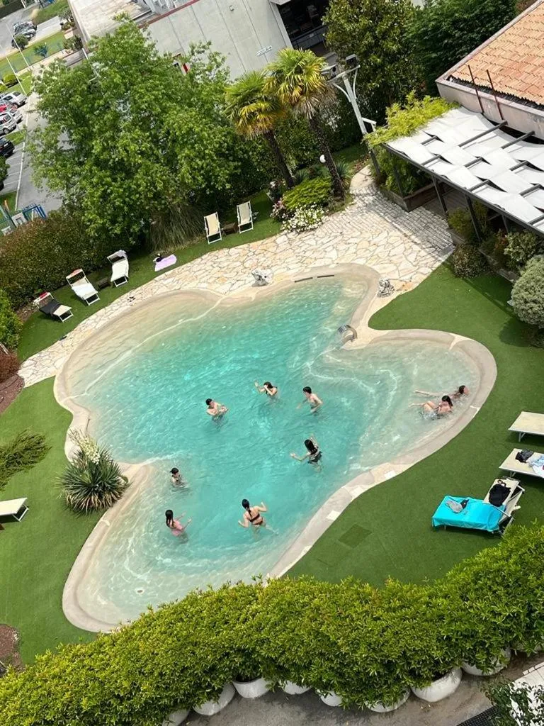 Swimming pool in Hotel Posta 77