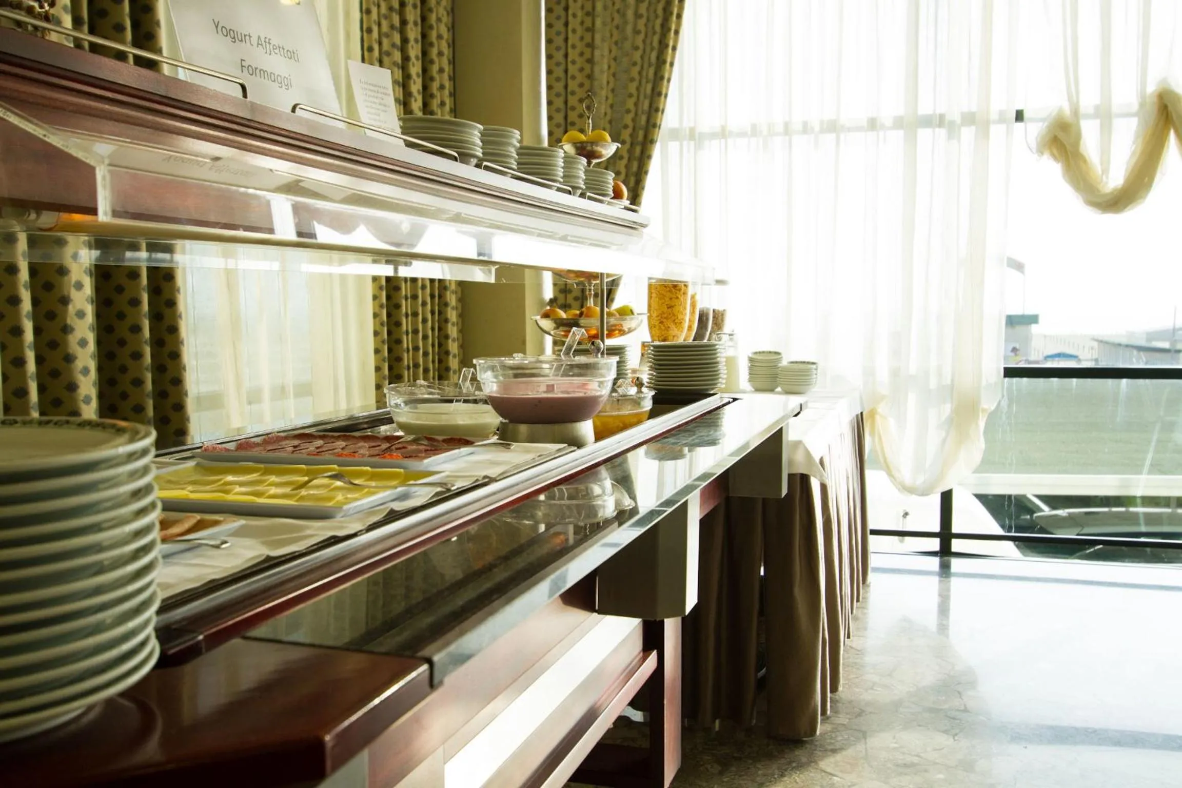 Buffet breakfast in Hotel Nord Est