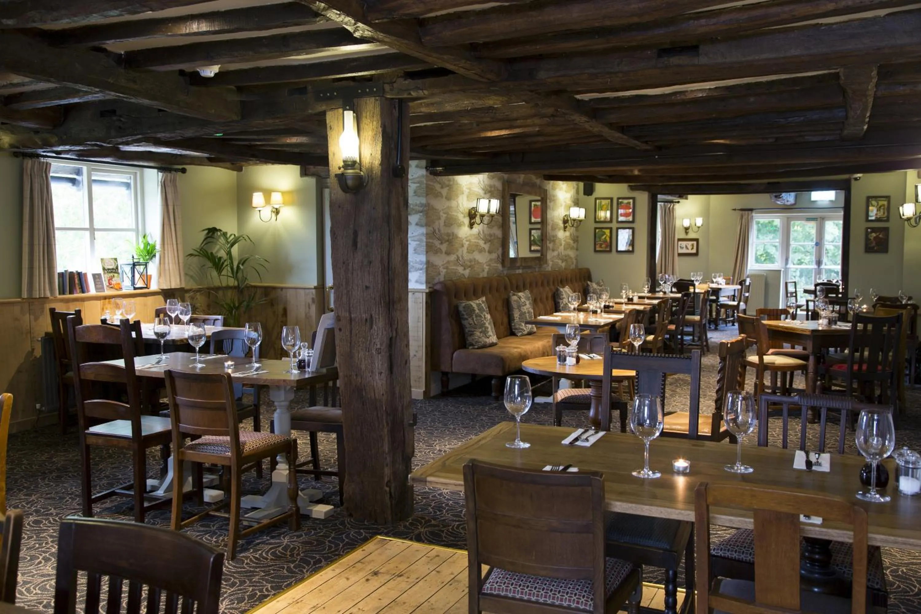 Restaurant/places to eat in Hadley Bowling Green Inn