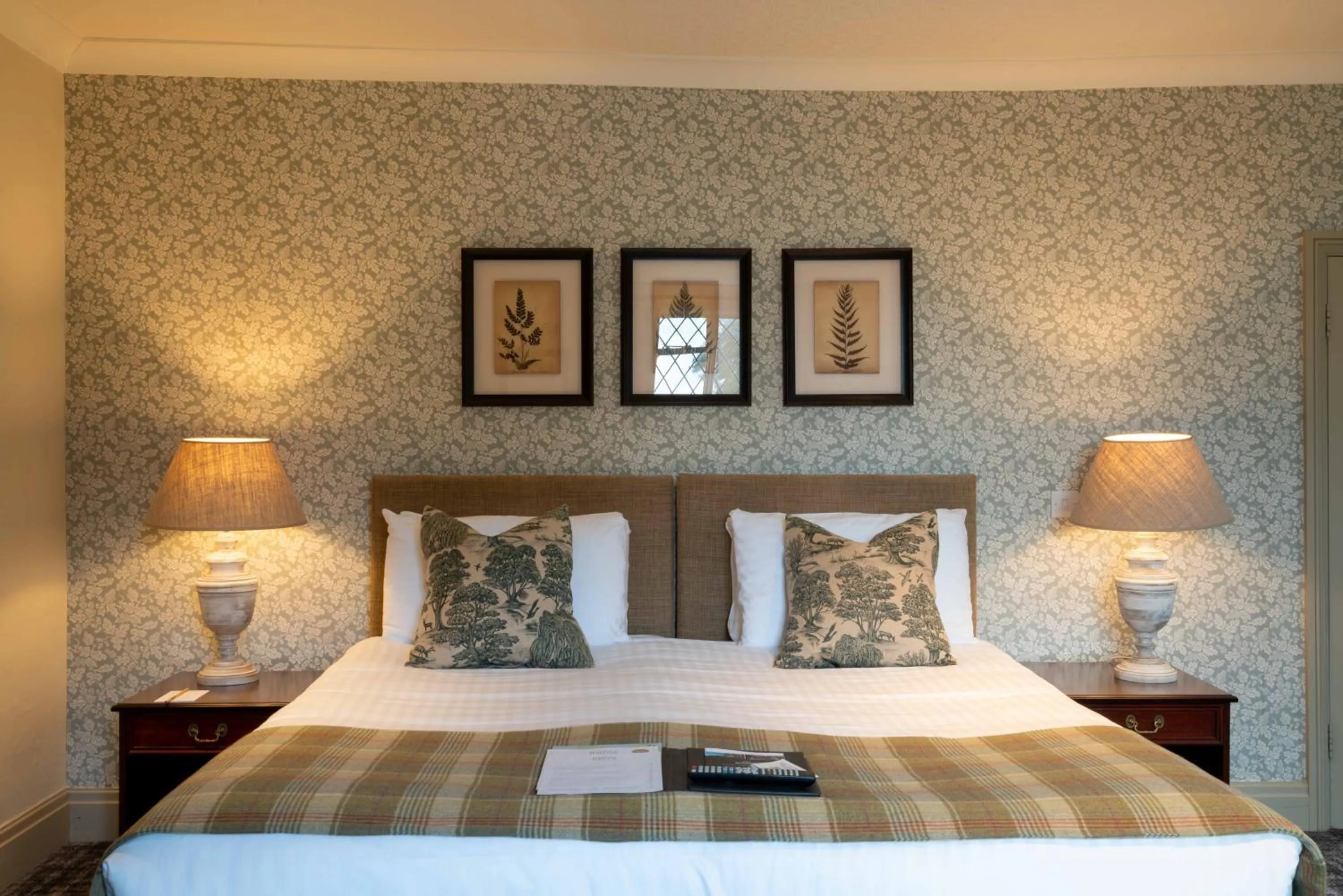 Bed in Hadley Bowling Green Inn