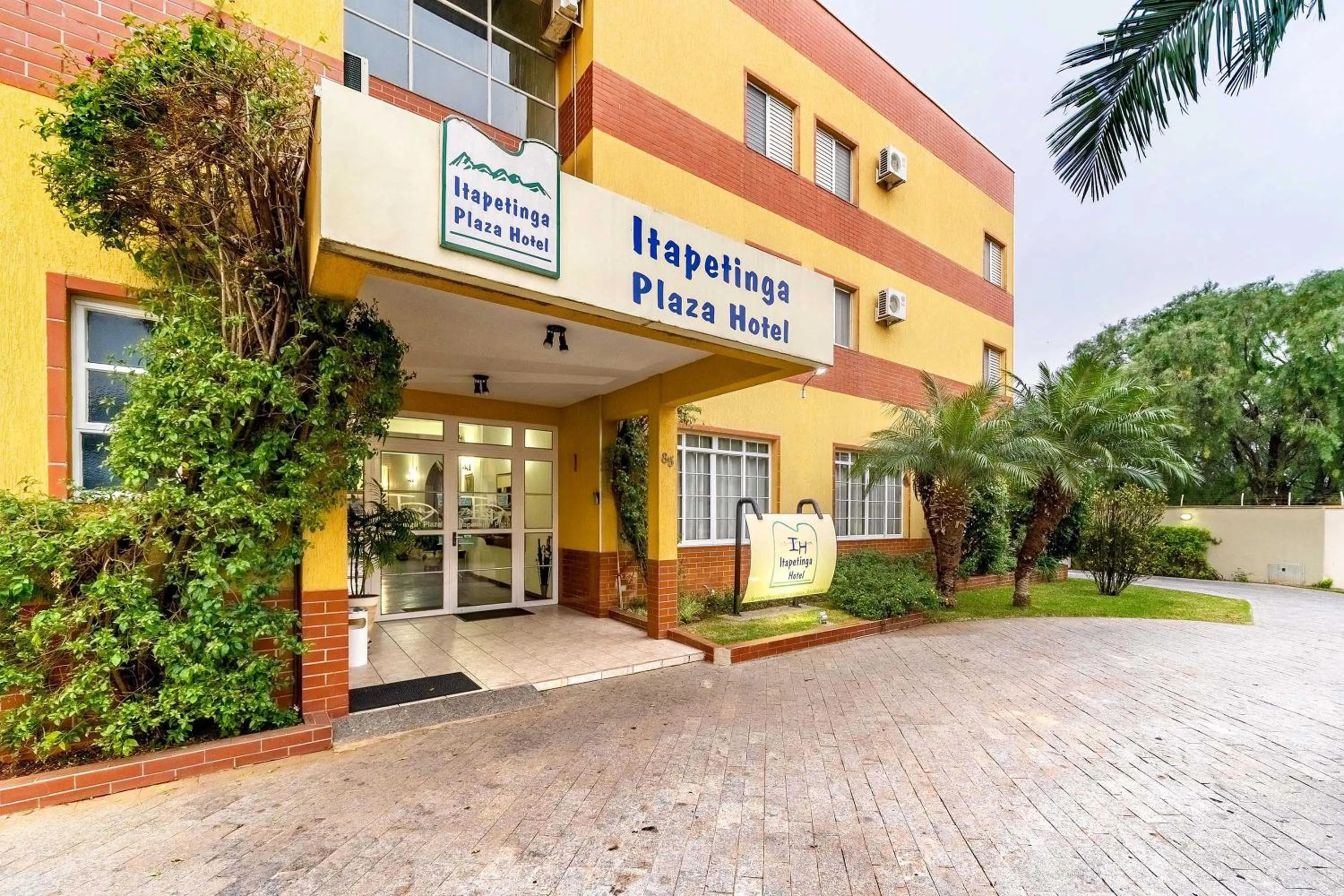 Property building in Itapetinga Hotel