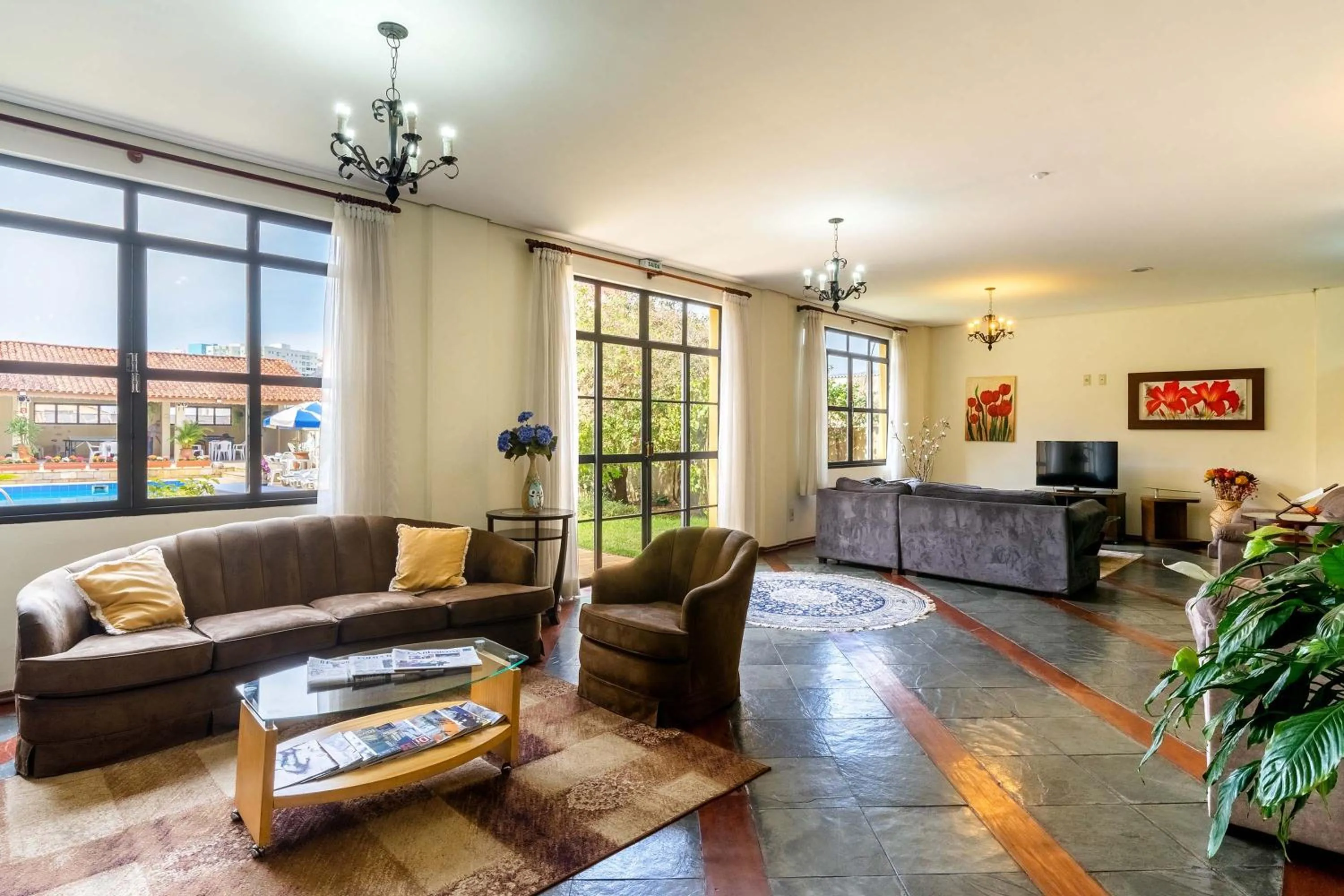 Communal lounge/ TV room in Itapetinga Hotel