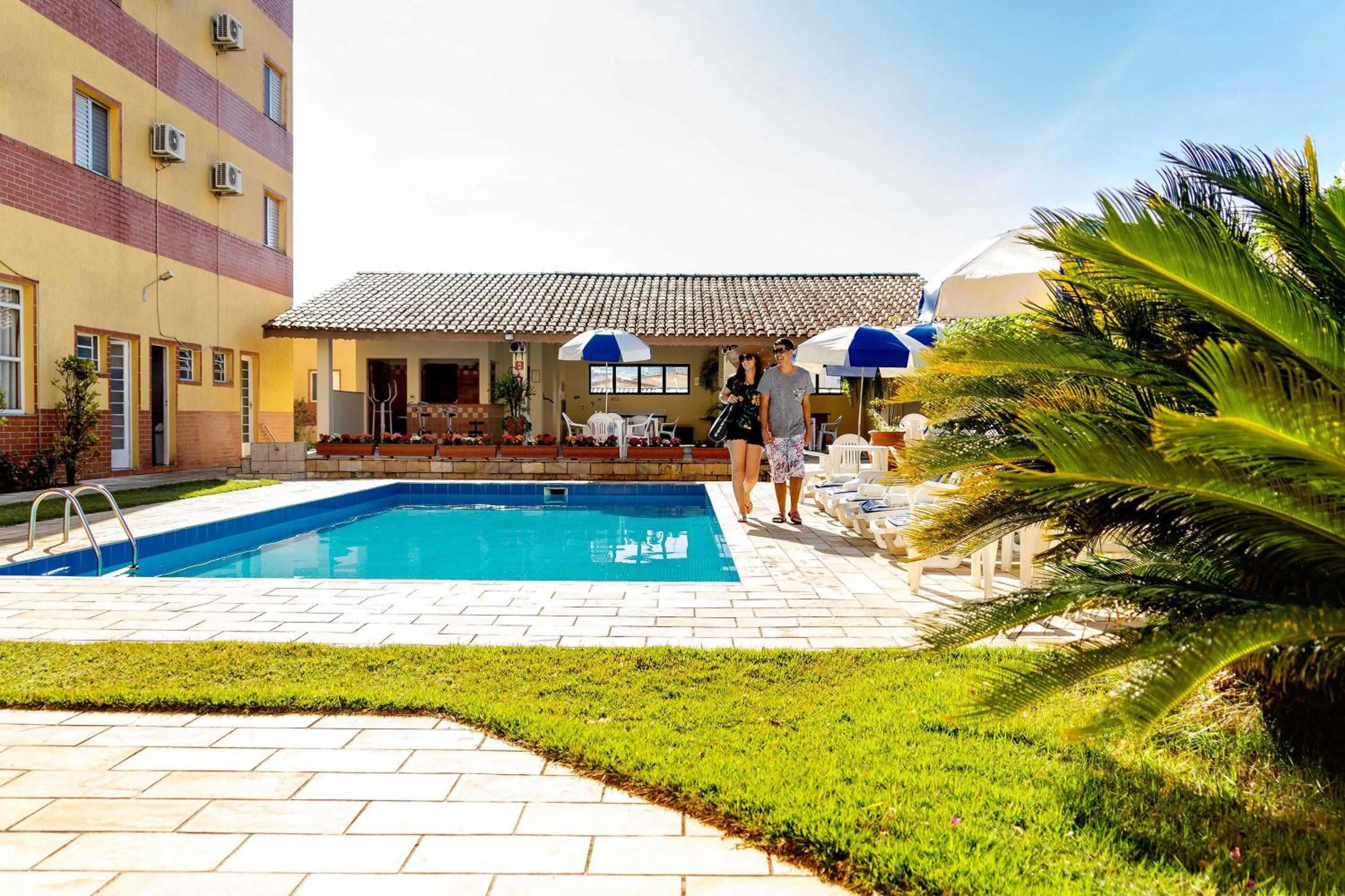 People in Itapetinga Hotel