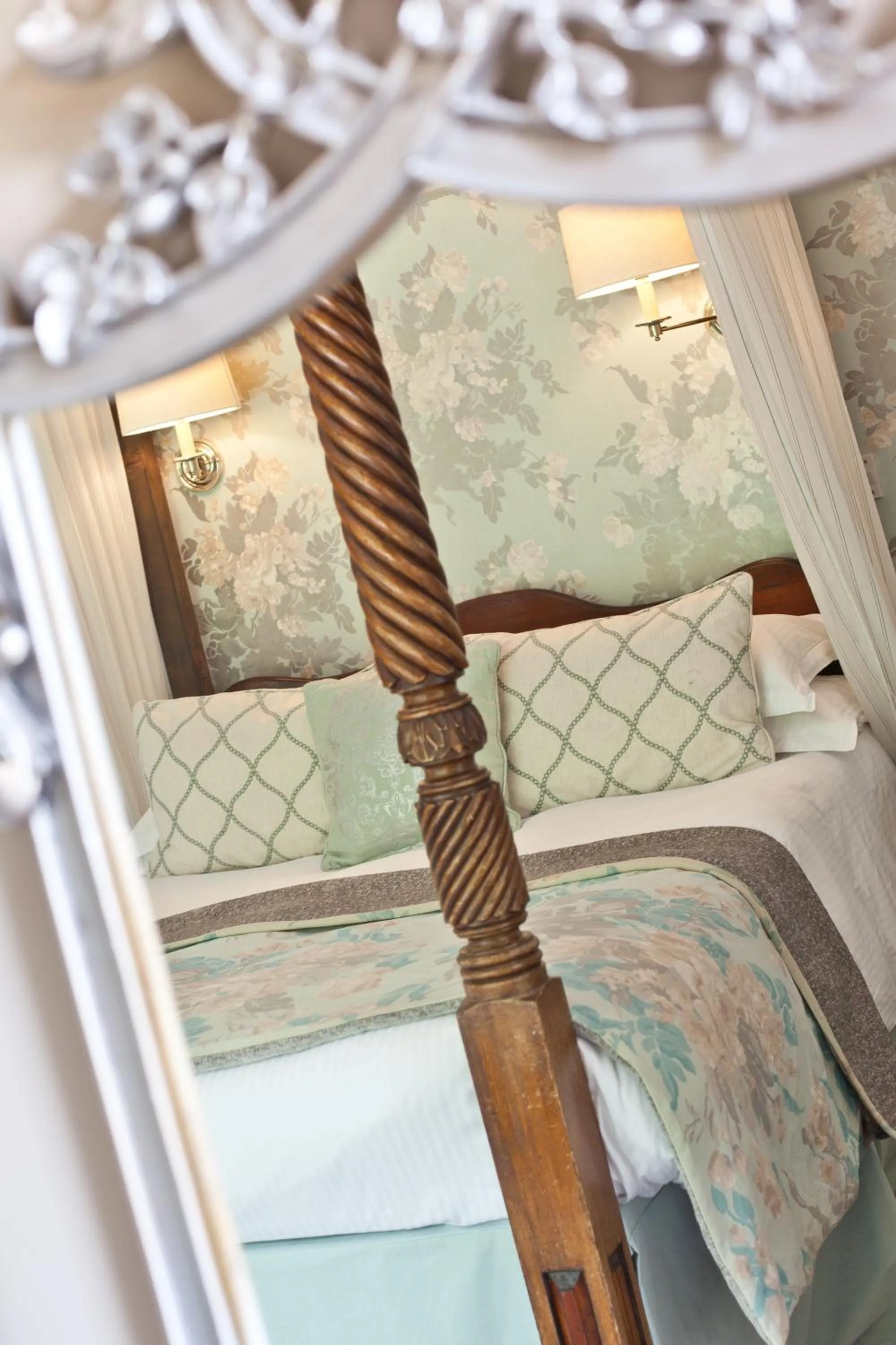 Bedroom, Bed in Bridge Hotel