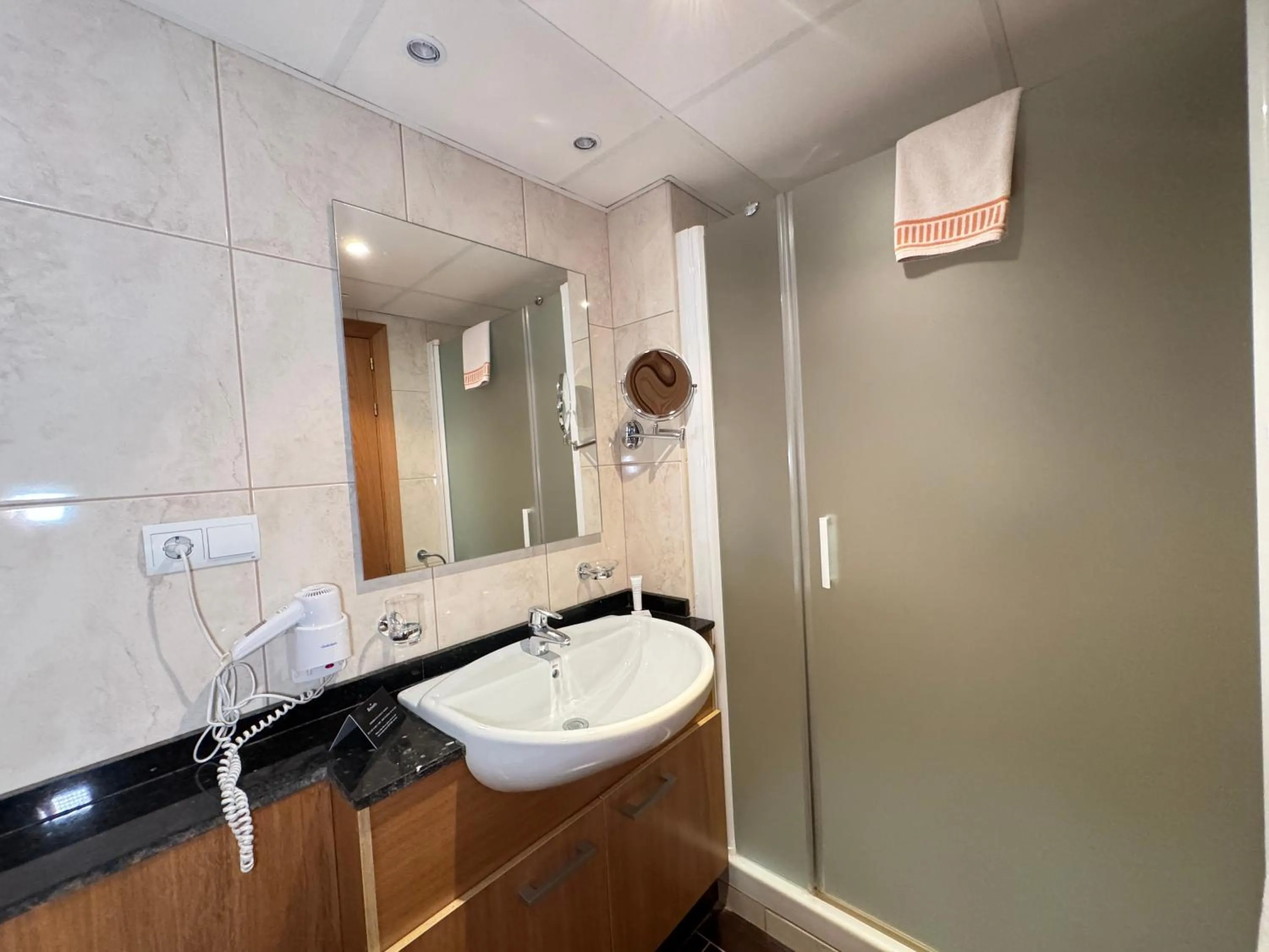 Bathroom in Macdonald La Ermita Resort