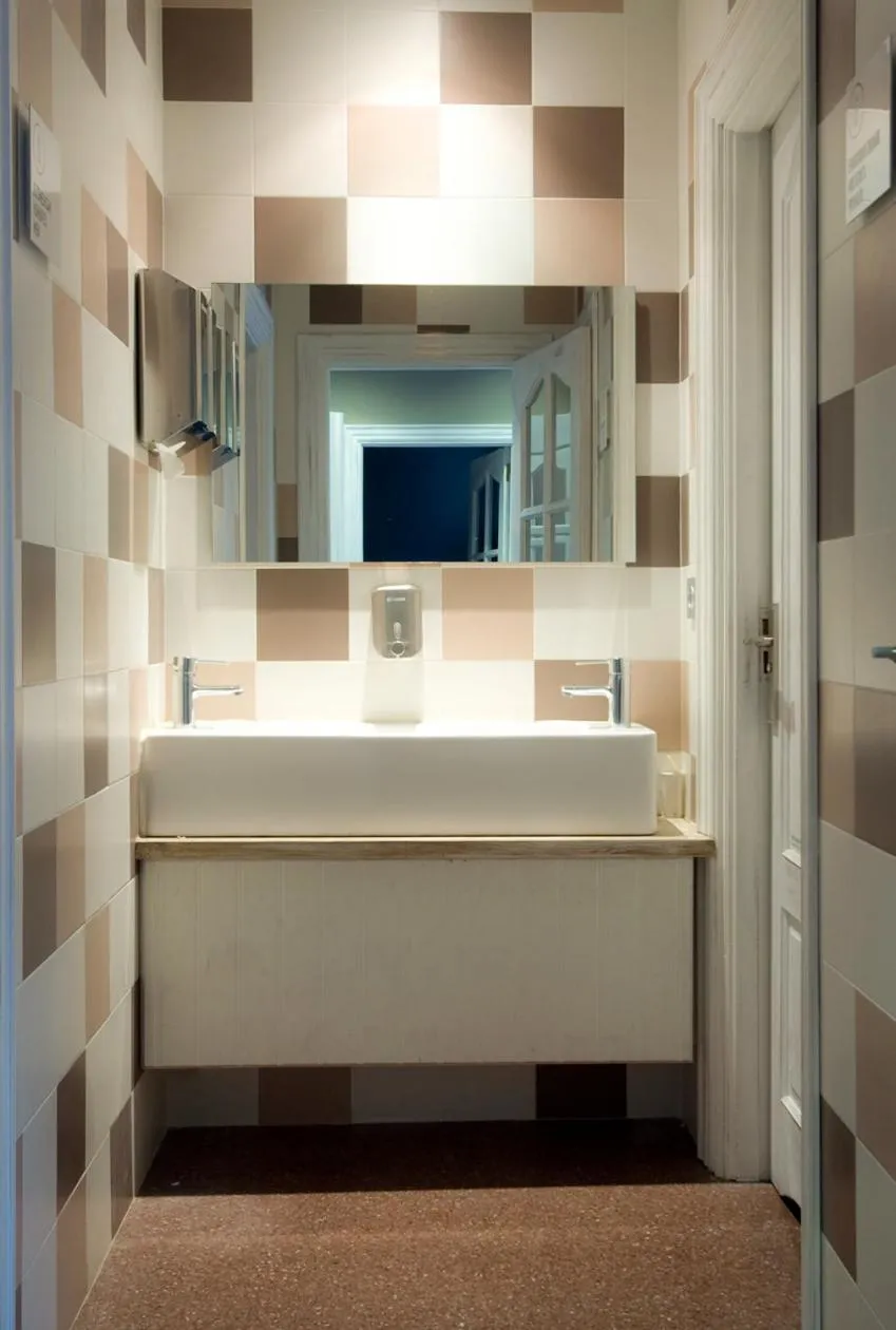 Bathroom in Hotel Salbatoreh